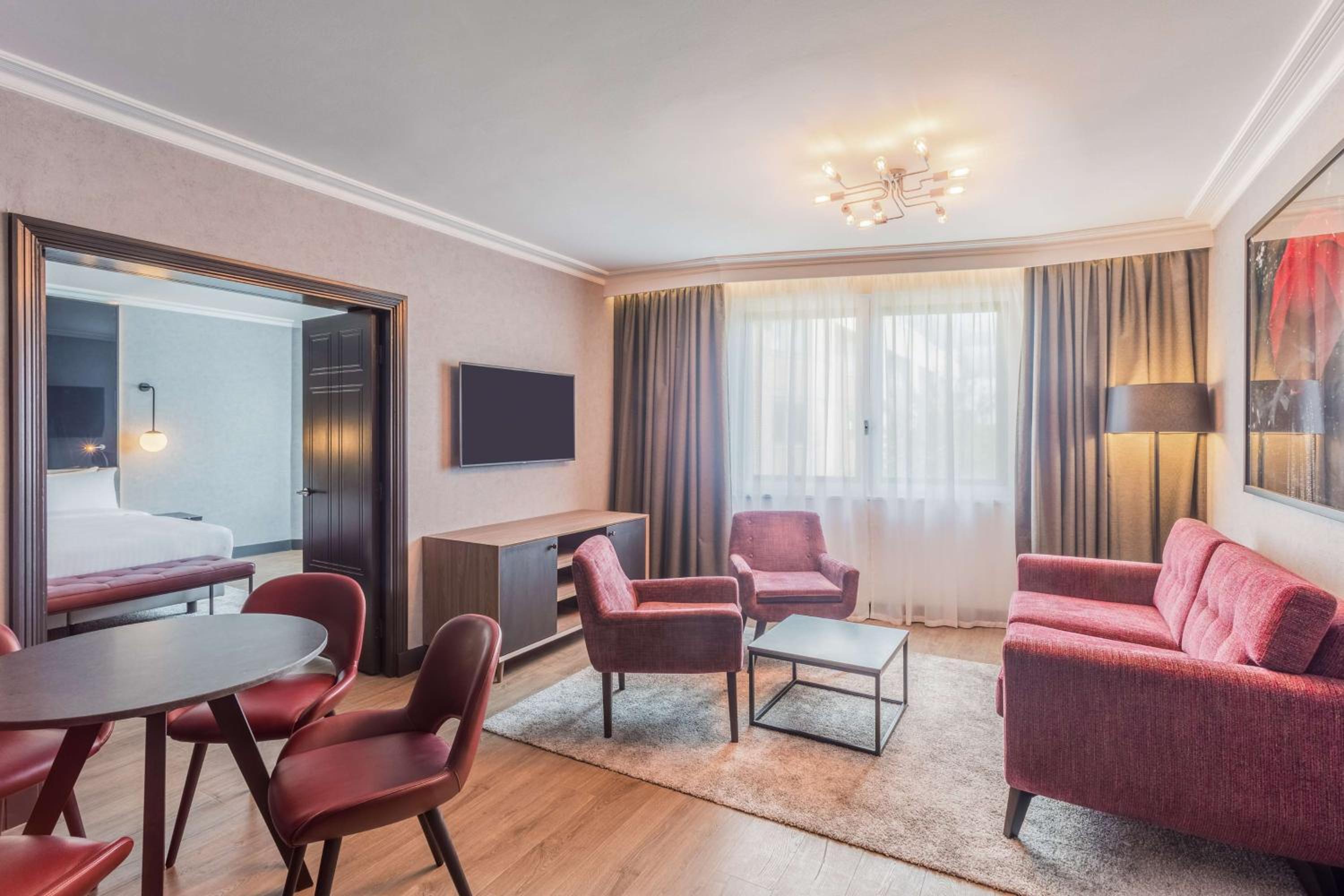Executive Suite - Lounge Access - Photo 6