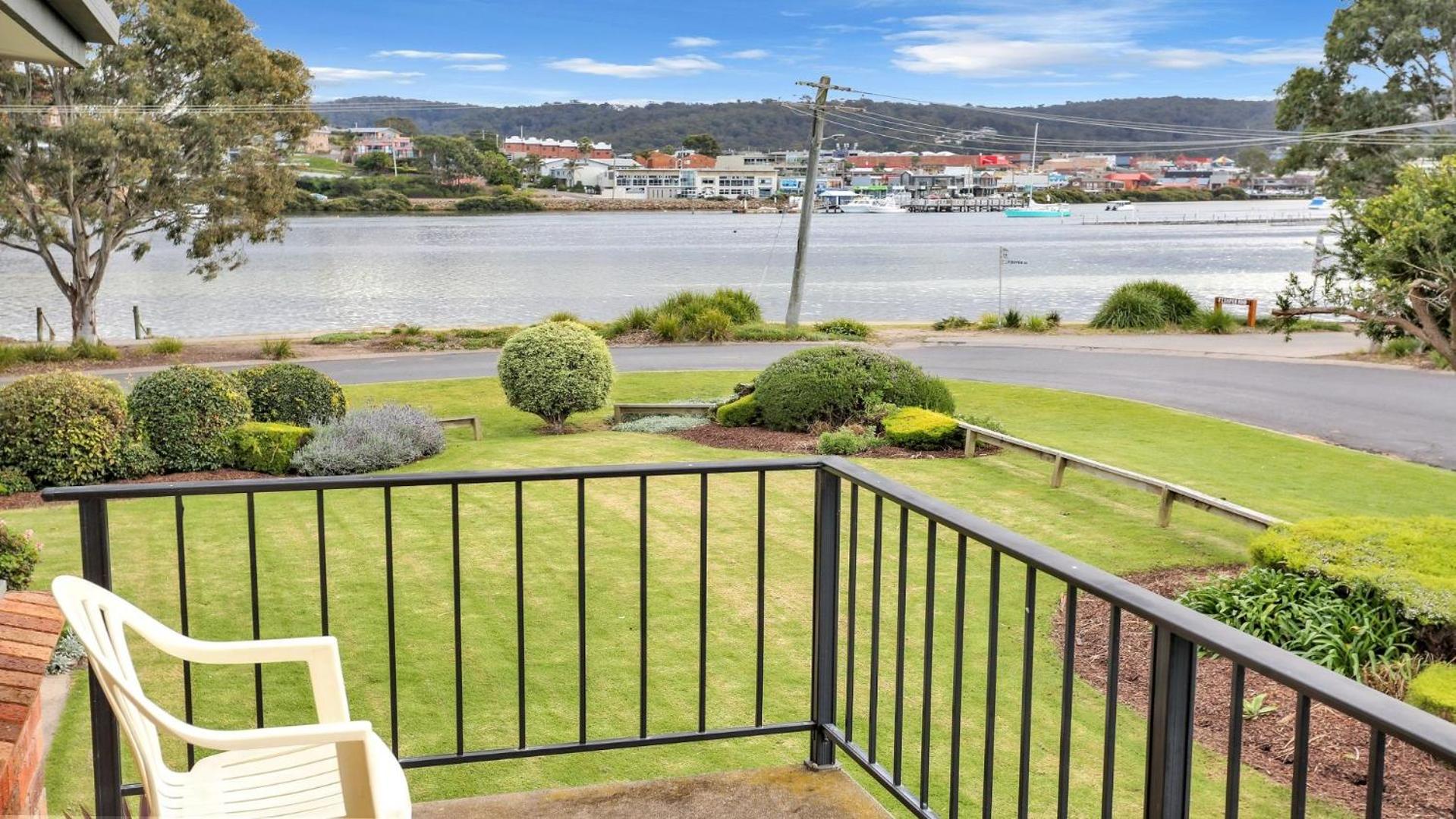 Apartment with Lake View photo 2