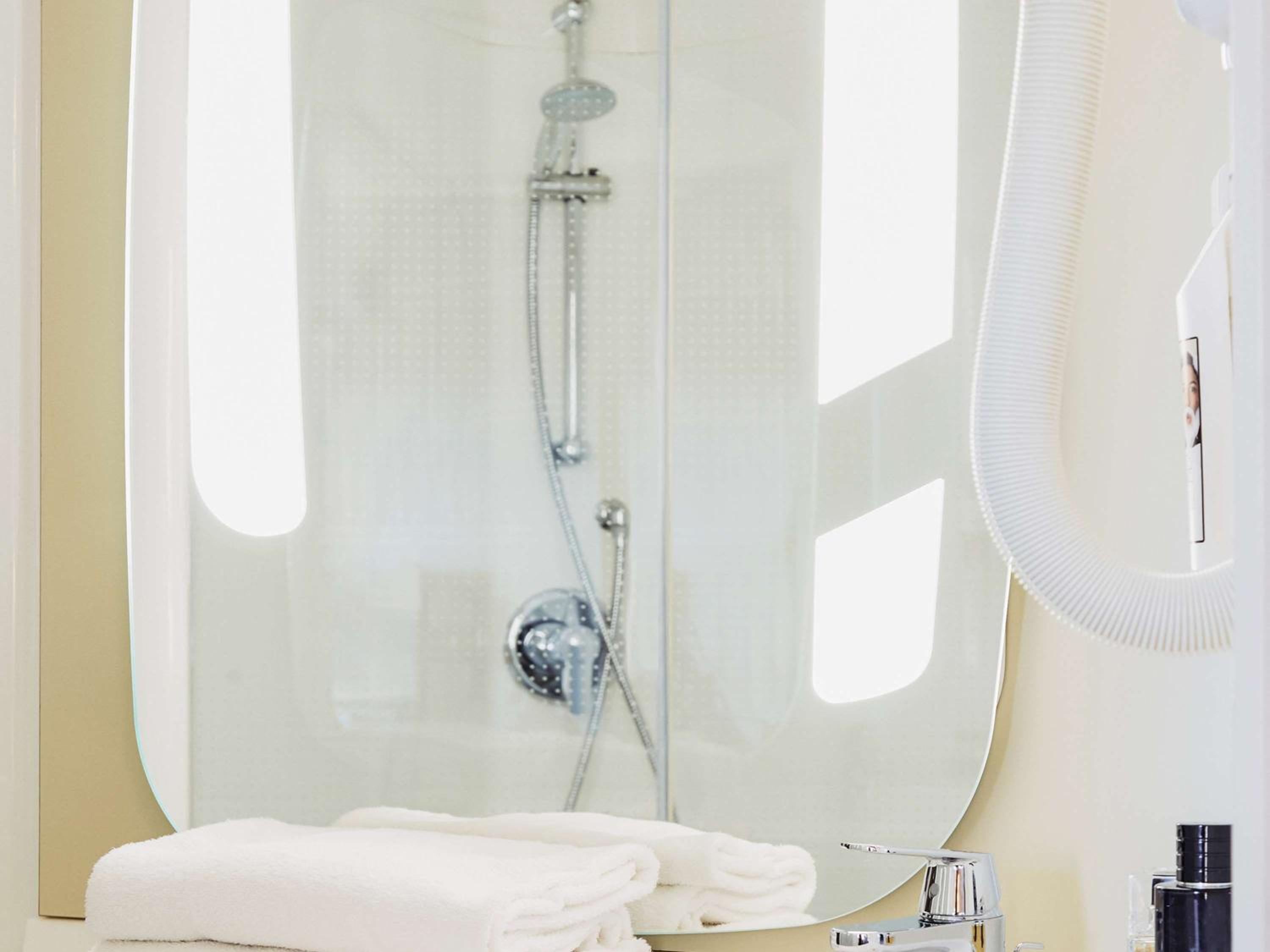 Double Room with Sea View - Photo 6