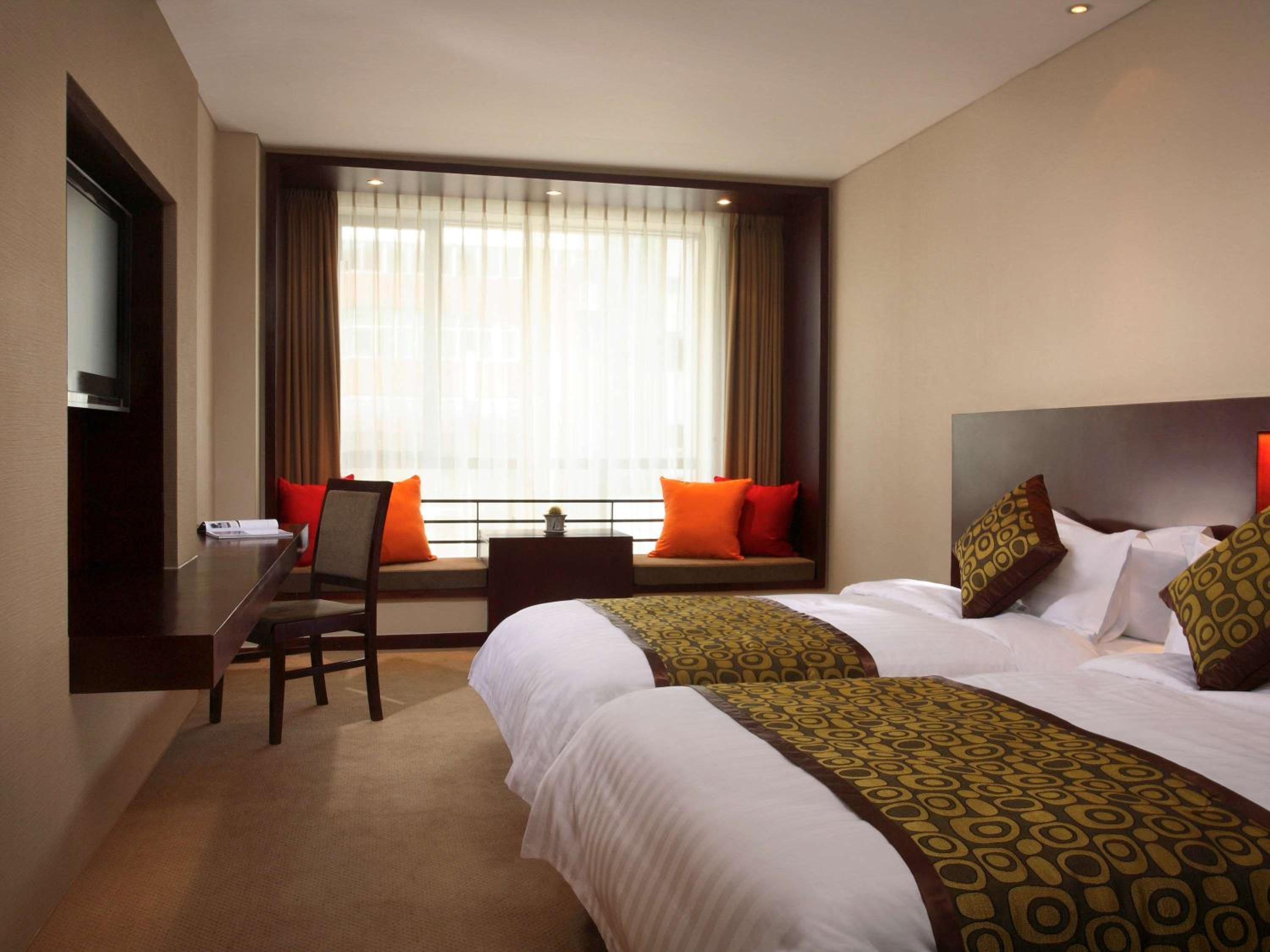 Standard twin bed room