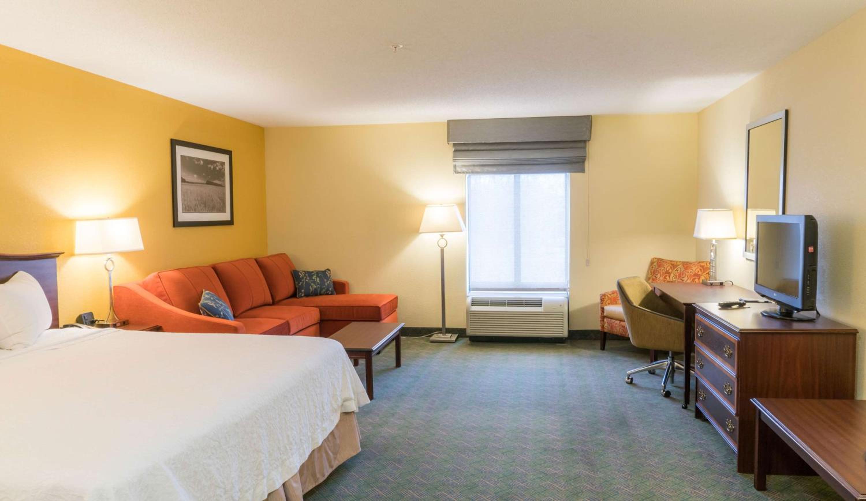 King Room with Sofa Bed and Study - Non-Smoking - Photo 1