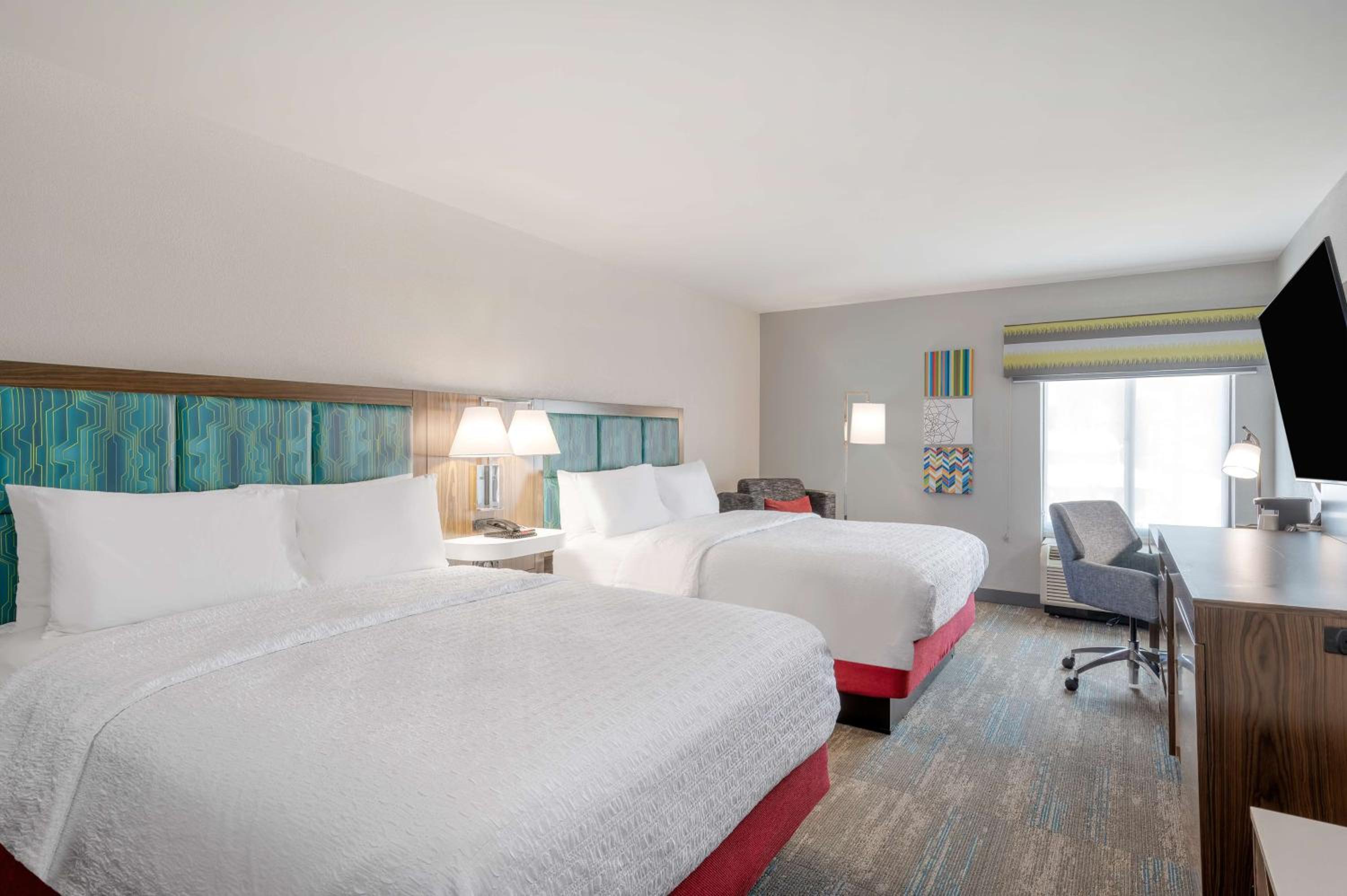 Room with Two Queen Beds - Non-Smoking - Photo 3