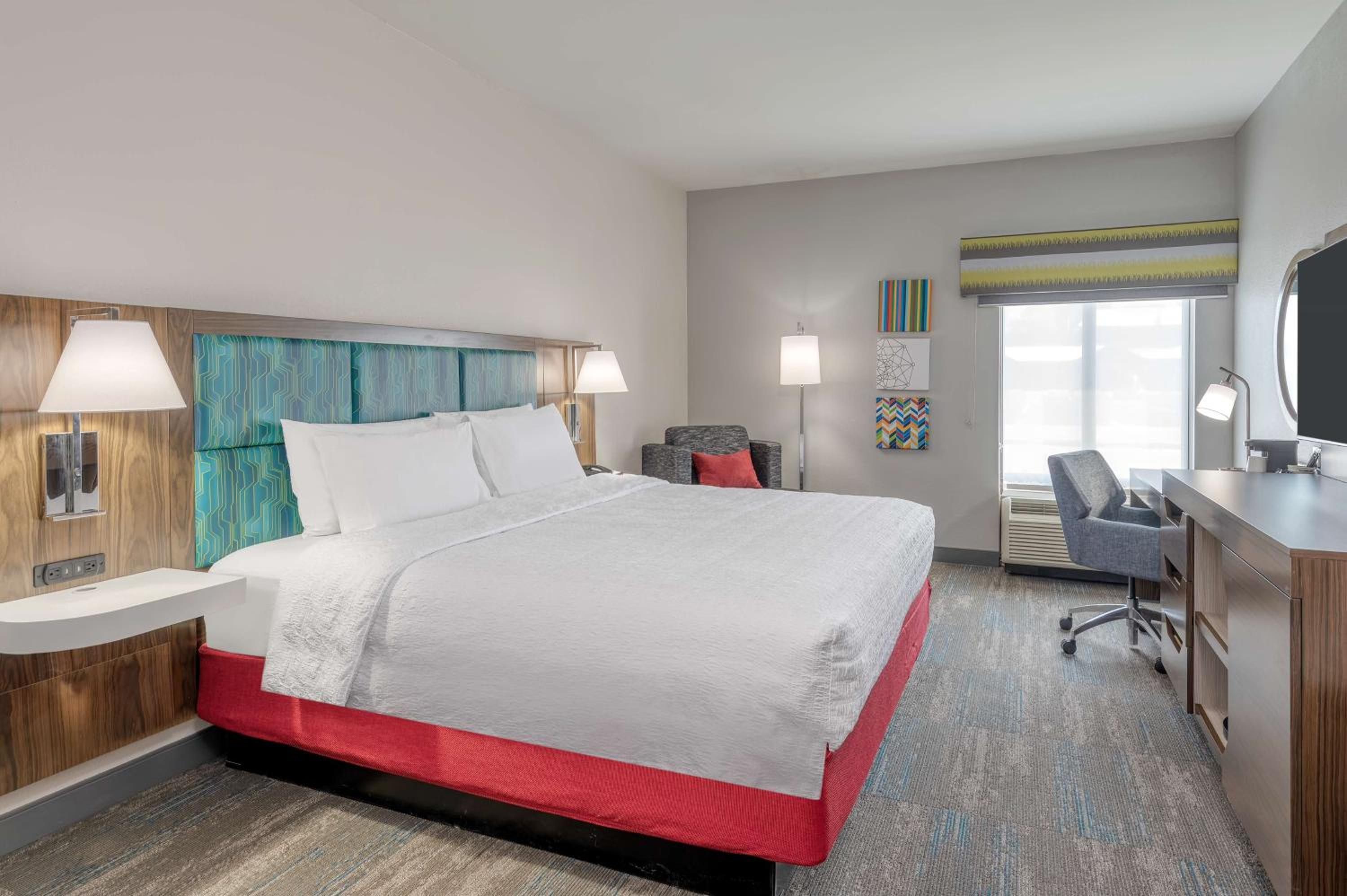 King Room with King Bed - Non-Smoking - Photo 1