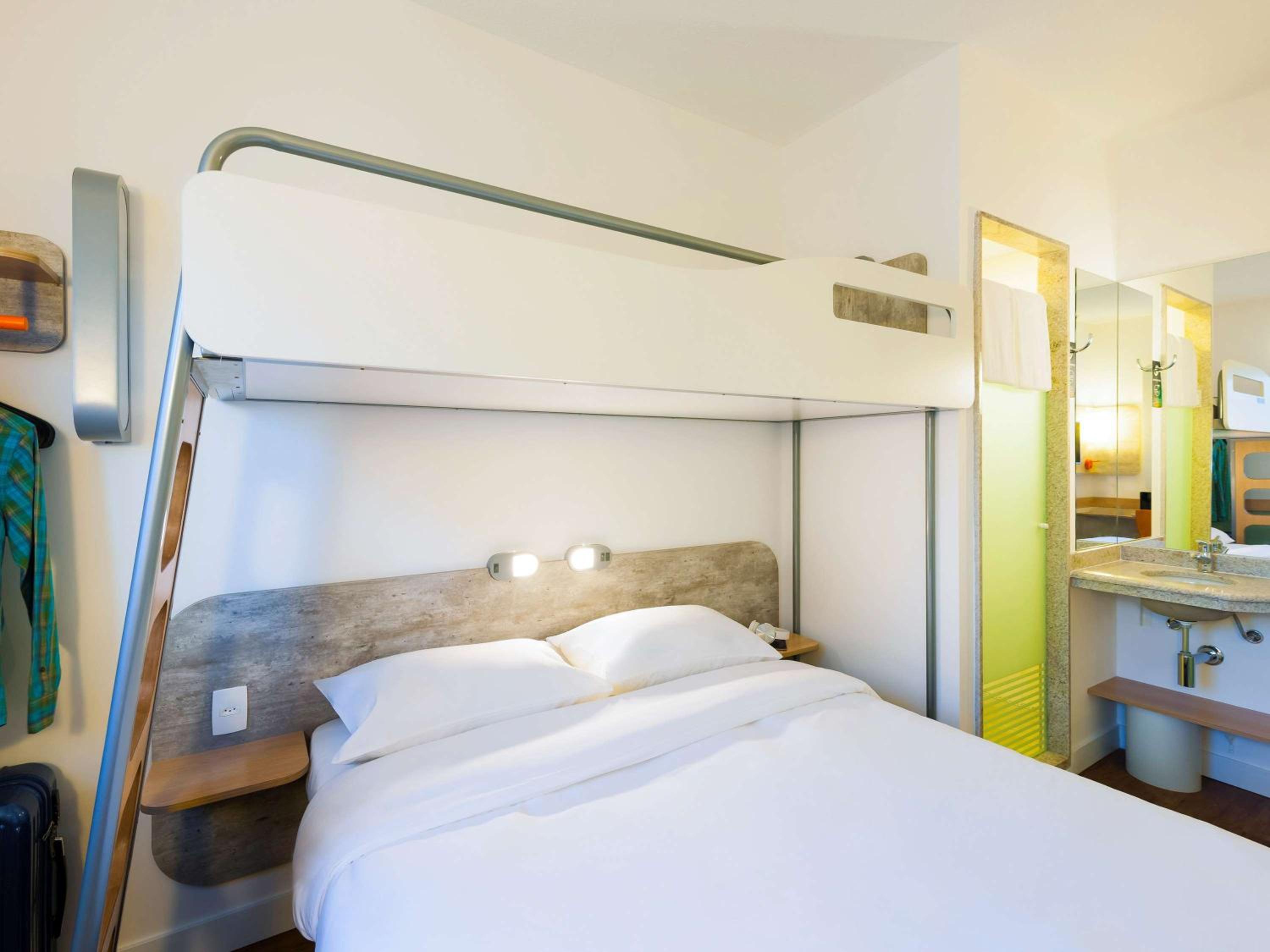 Double Room - 1 Double Bed and 1 Bunk Bed photo 1