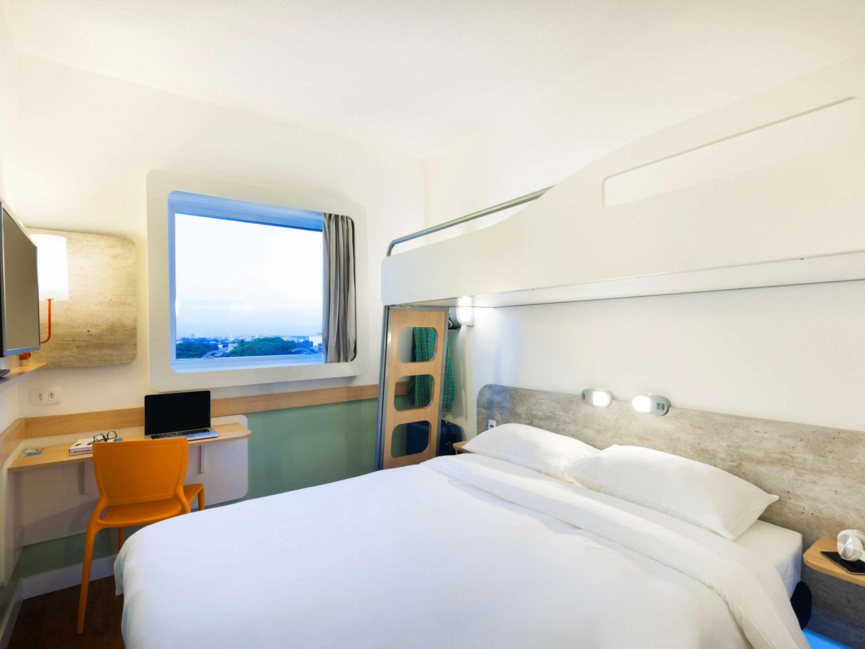 Double Room - 1 Double Bed and 1 Bunk Bed photo 2