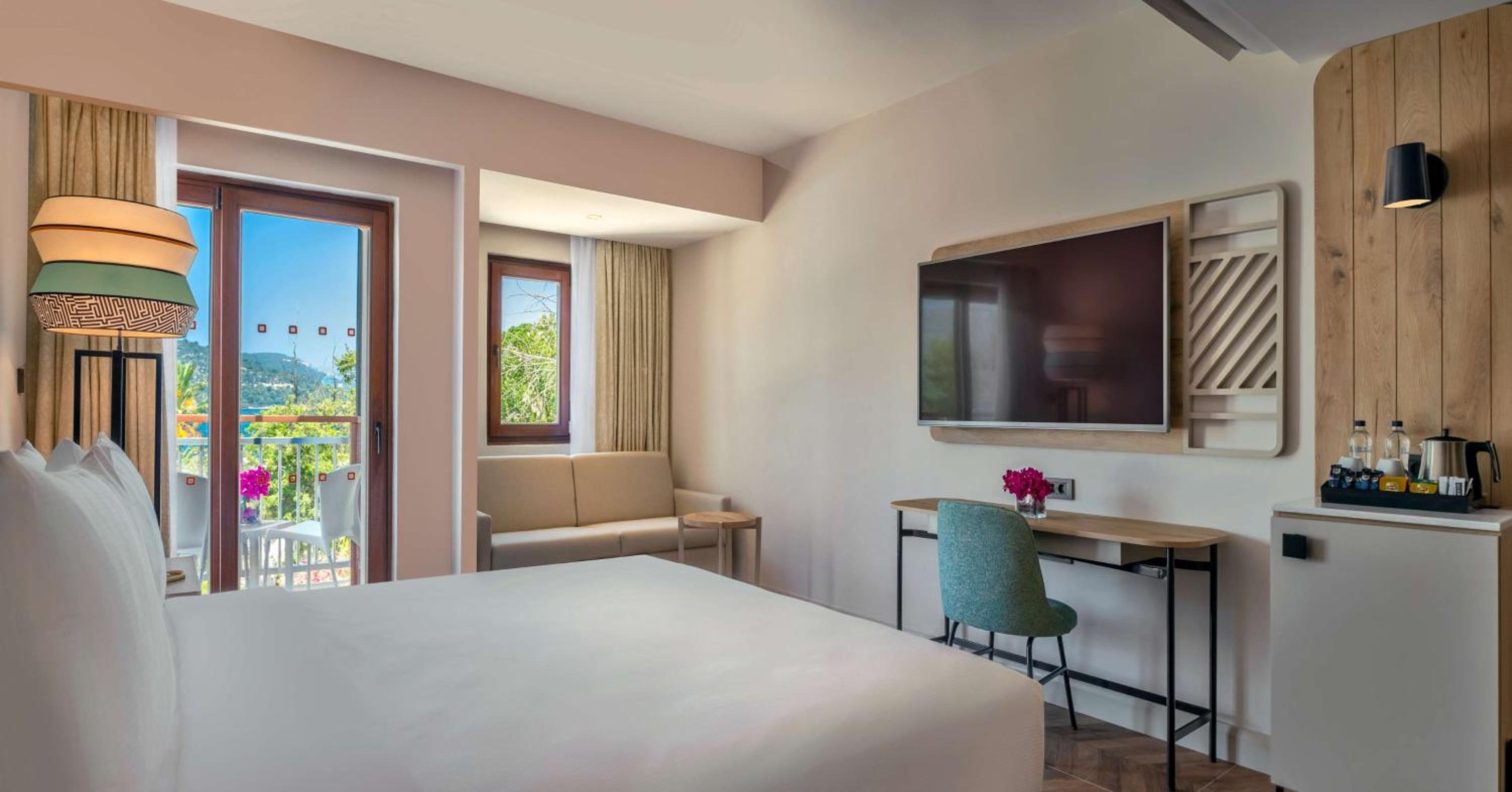 Deluxe King Room with Sea View
