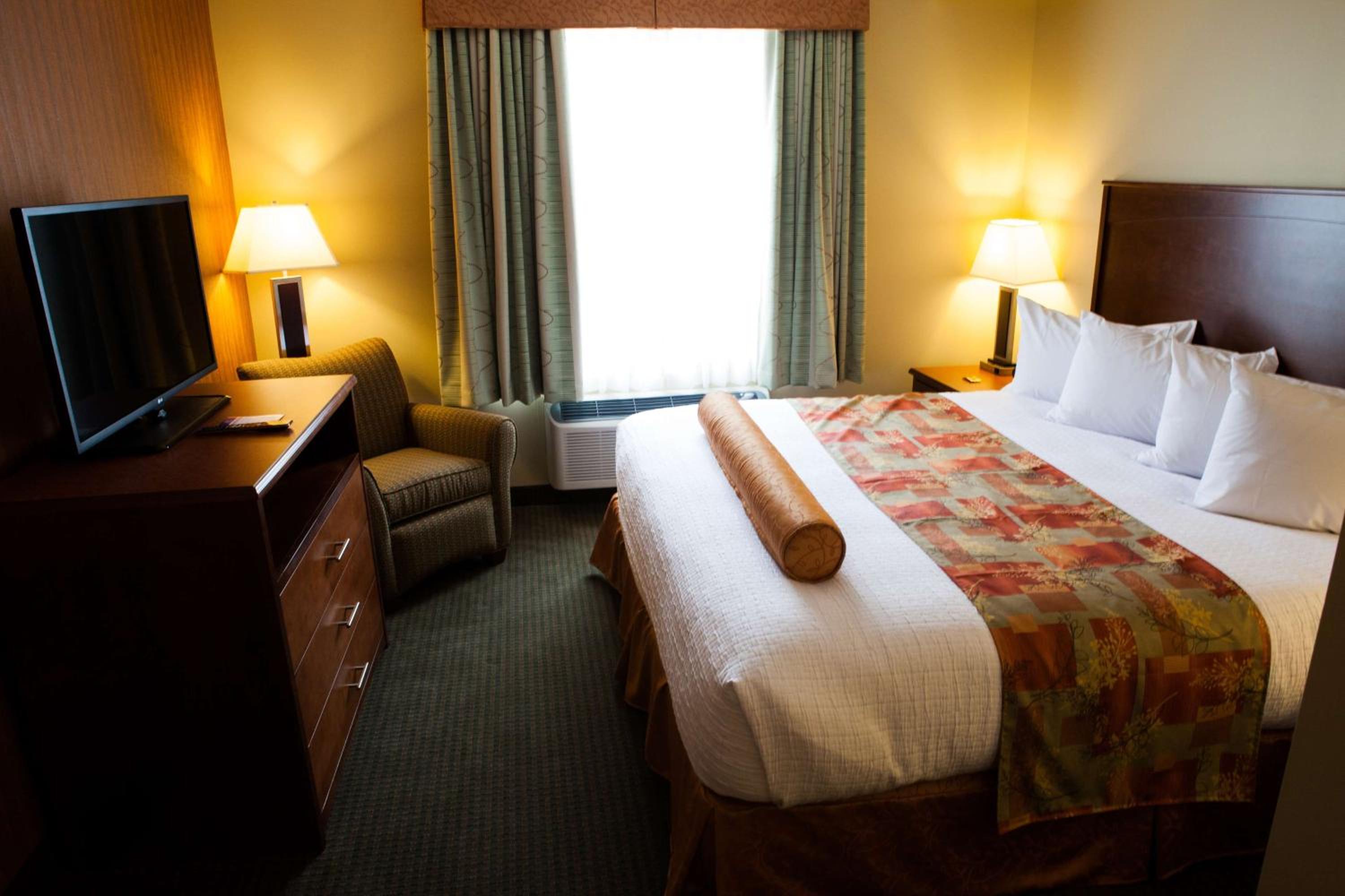 Executive One-Bedroom King Suite with Sofa Bed - Non-Smoking