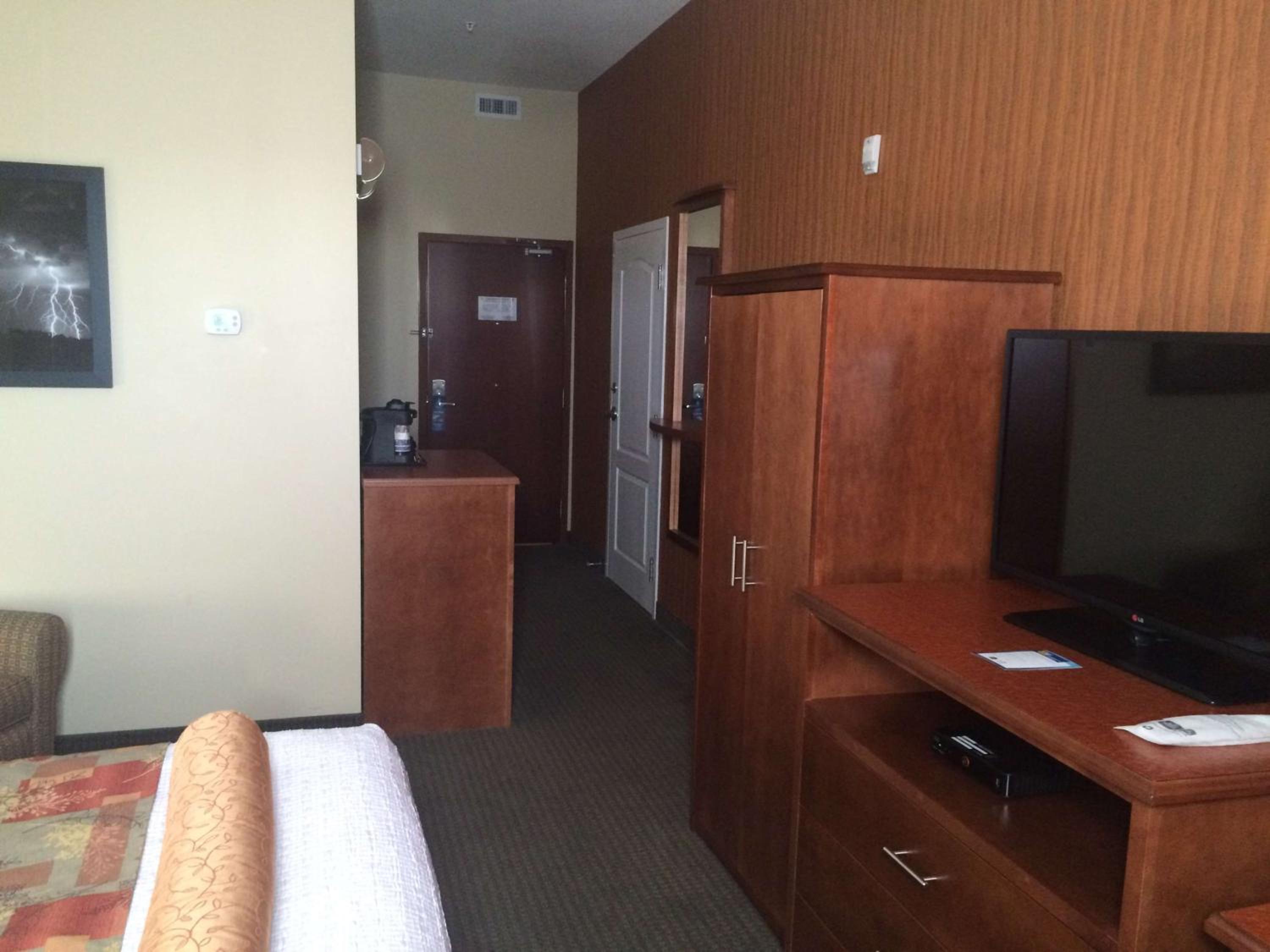 King Suite with Whirlpool - Non-Smoking