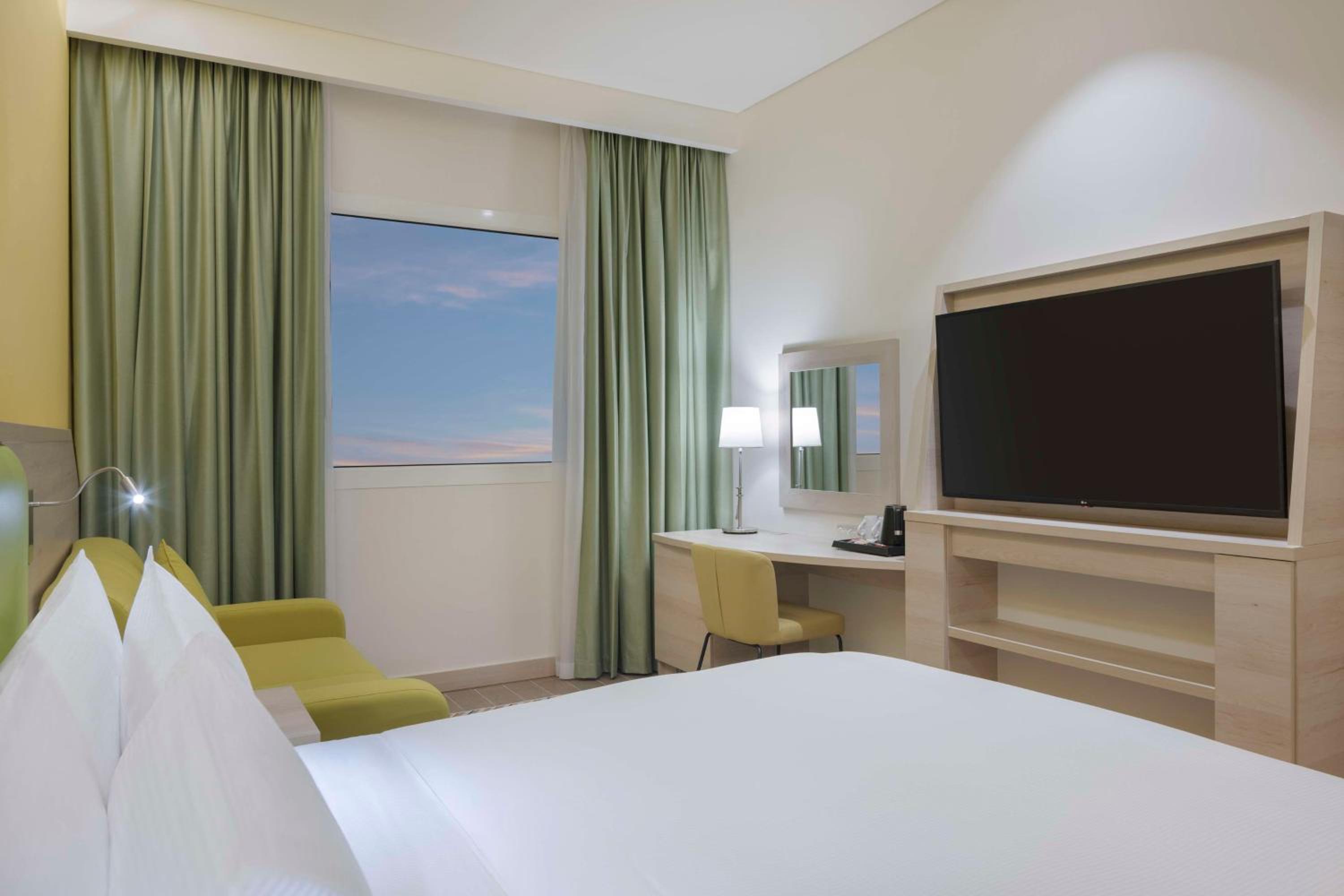 King Room with Sofa Bed - Photo 1