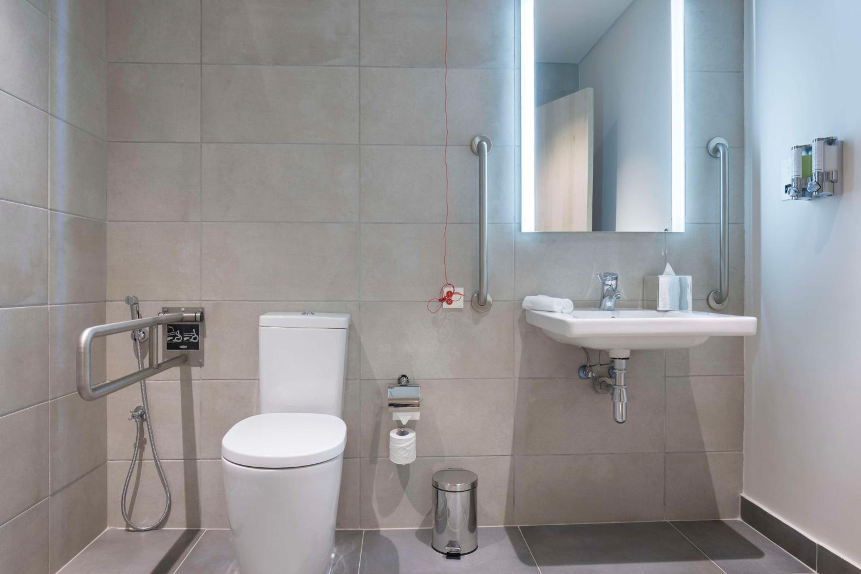 Queen Room - Mobility Access - Photo 2