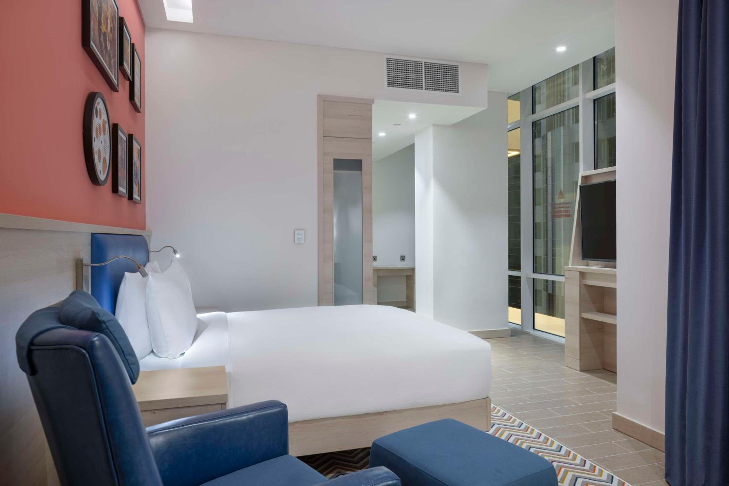 Queen Room - Mobility Access - Photo 1