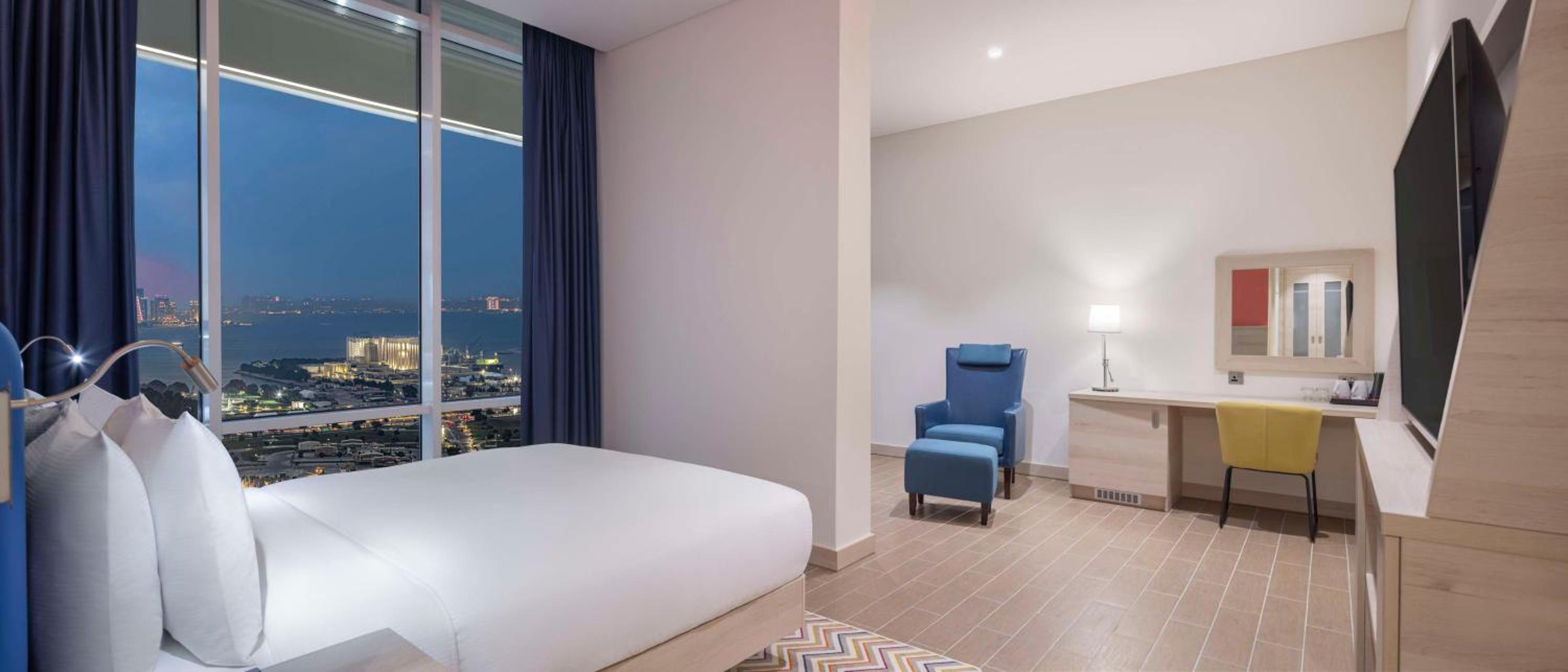 Queen Room with Sea View - Photo 2