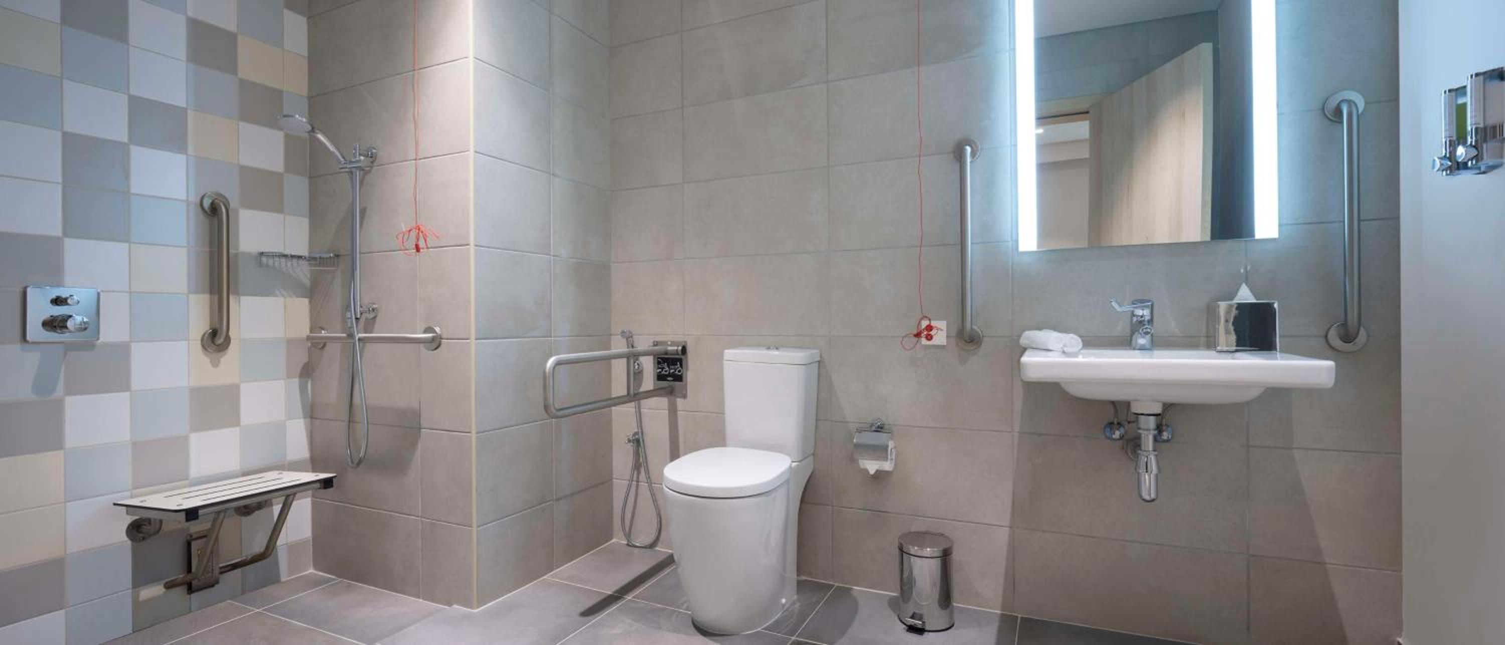 Queen Room - Mobility Access - Photo 3