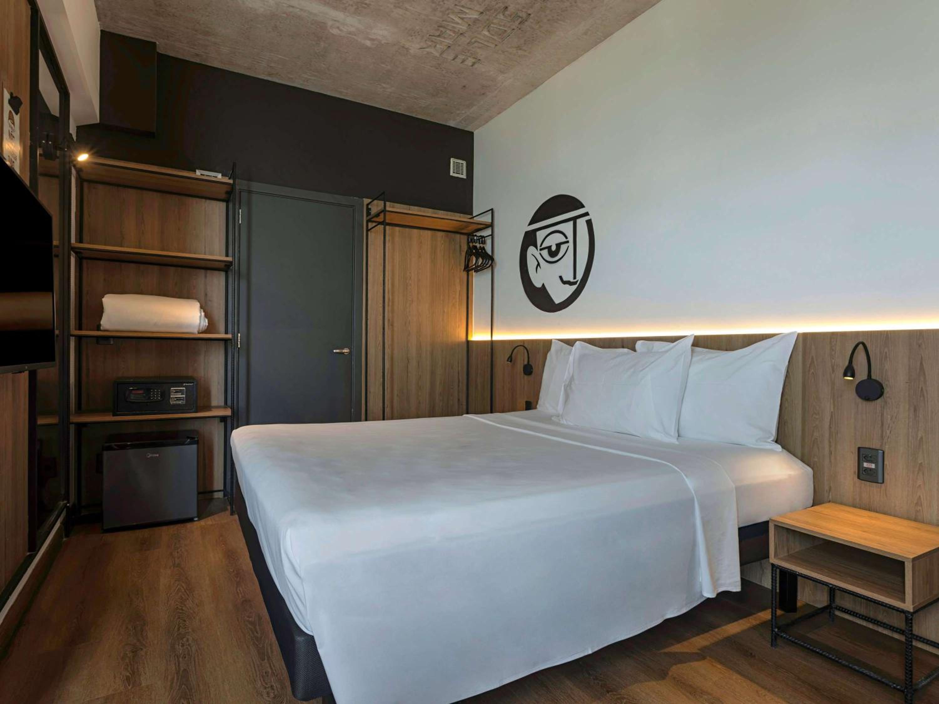 Double Room with Side Sea View - Photo 2
