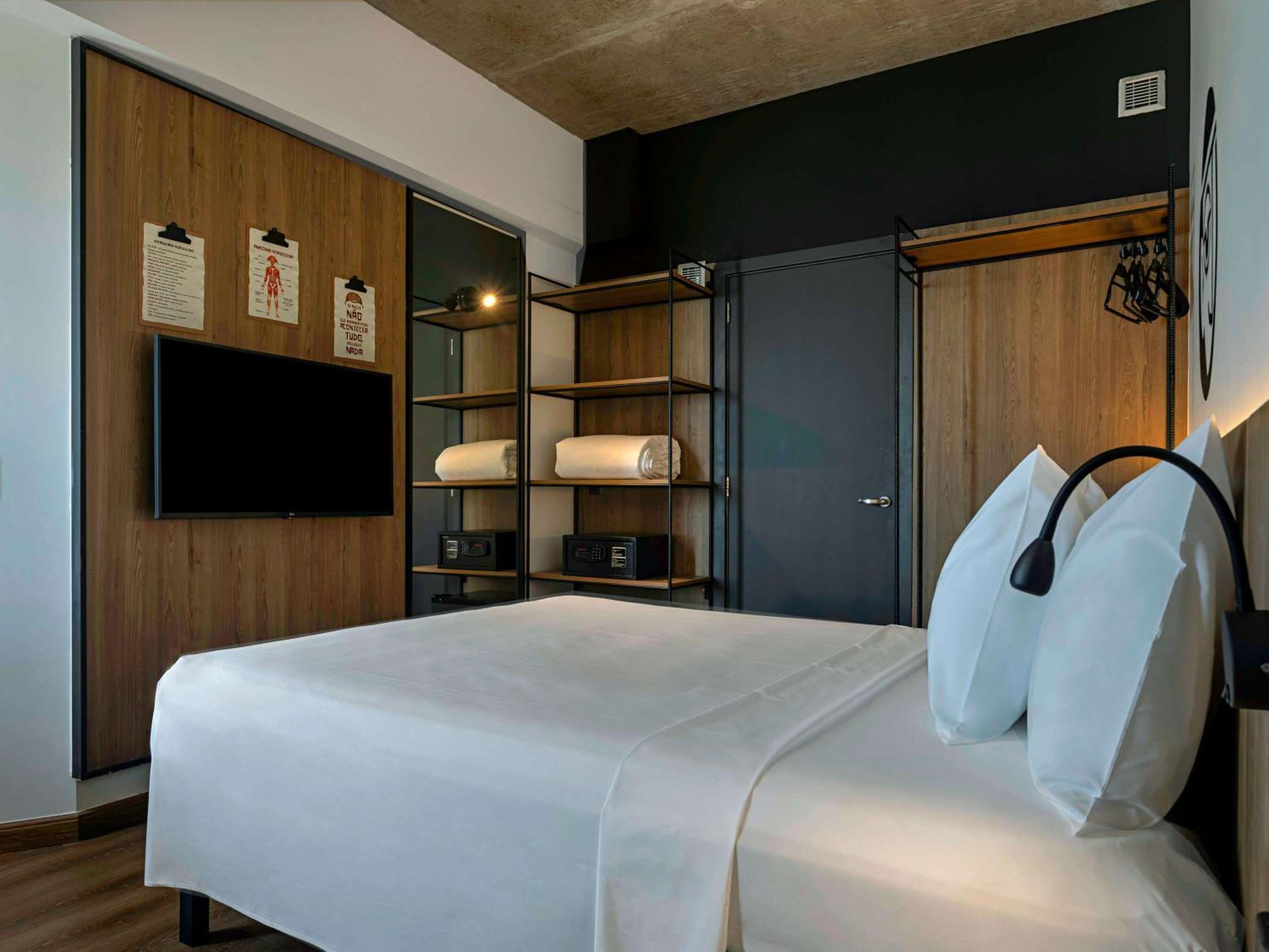 Double Room with Side Sea View - Photo 3