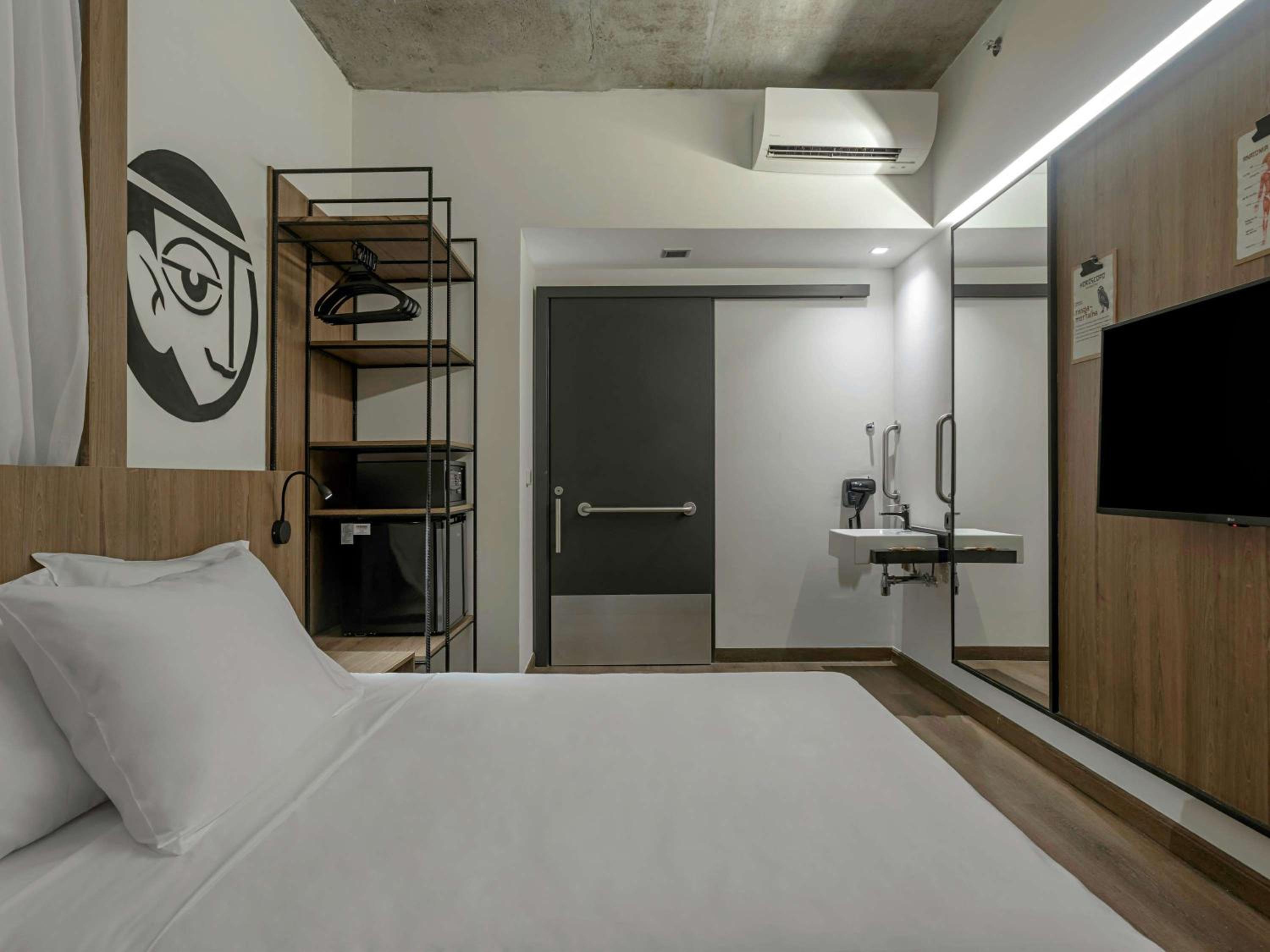 Accessible Double Room - Photo 5