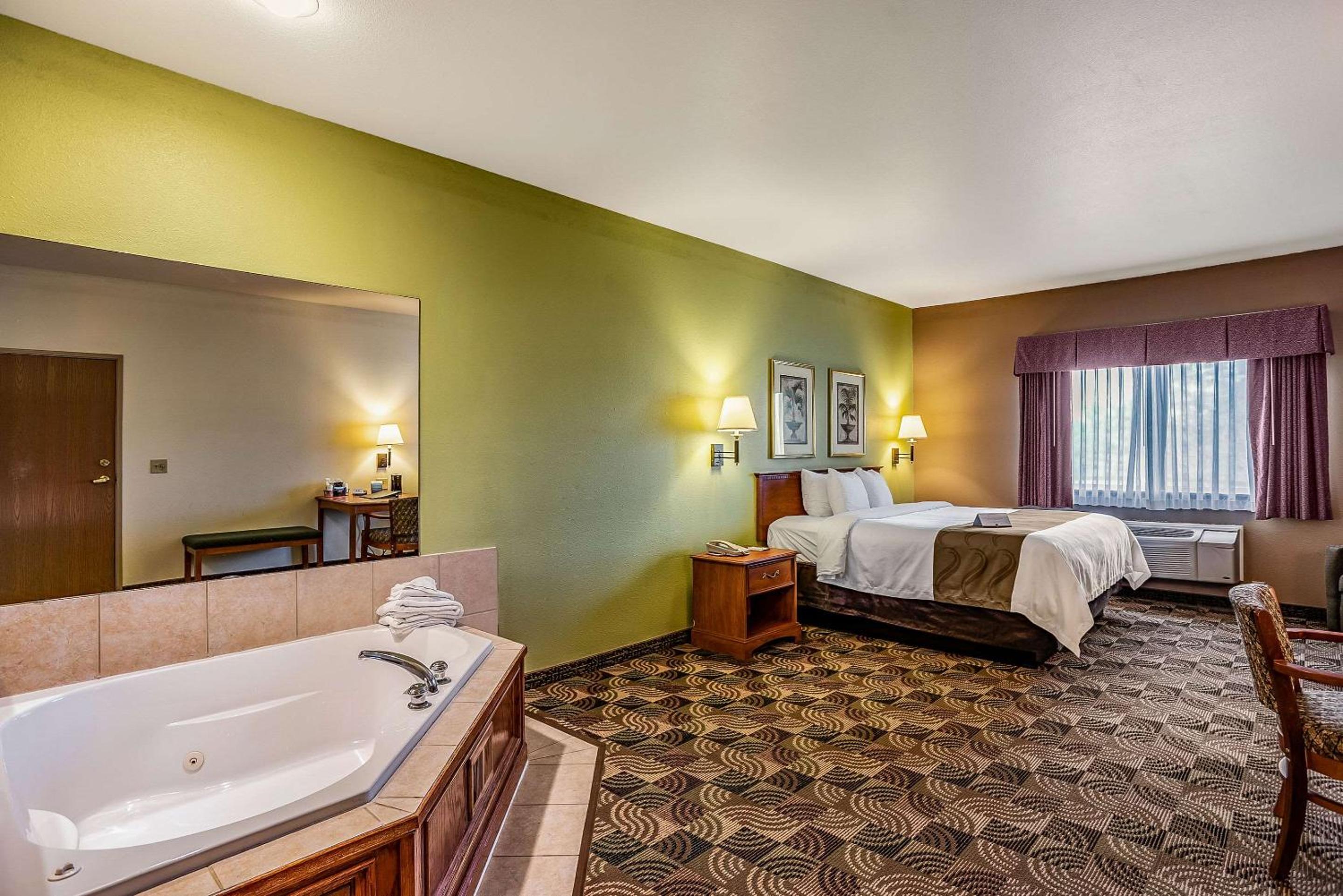 King Room - Non-Smoking - Photo 1