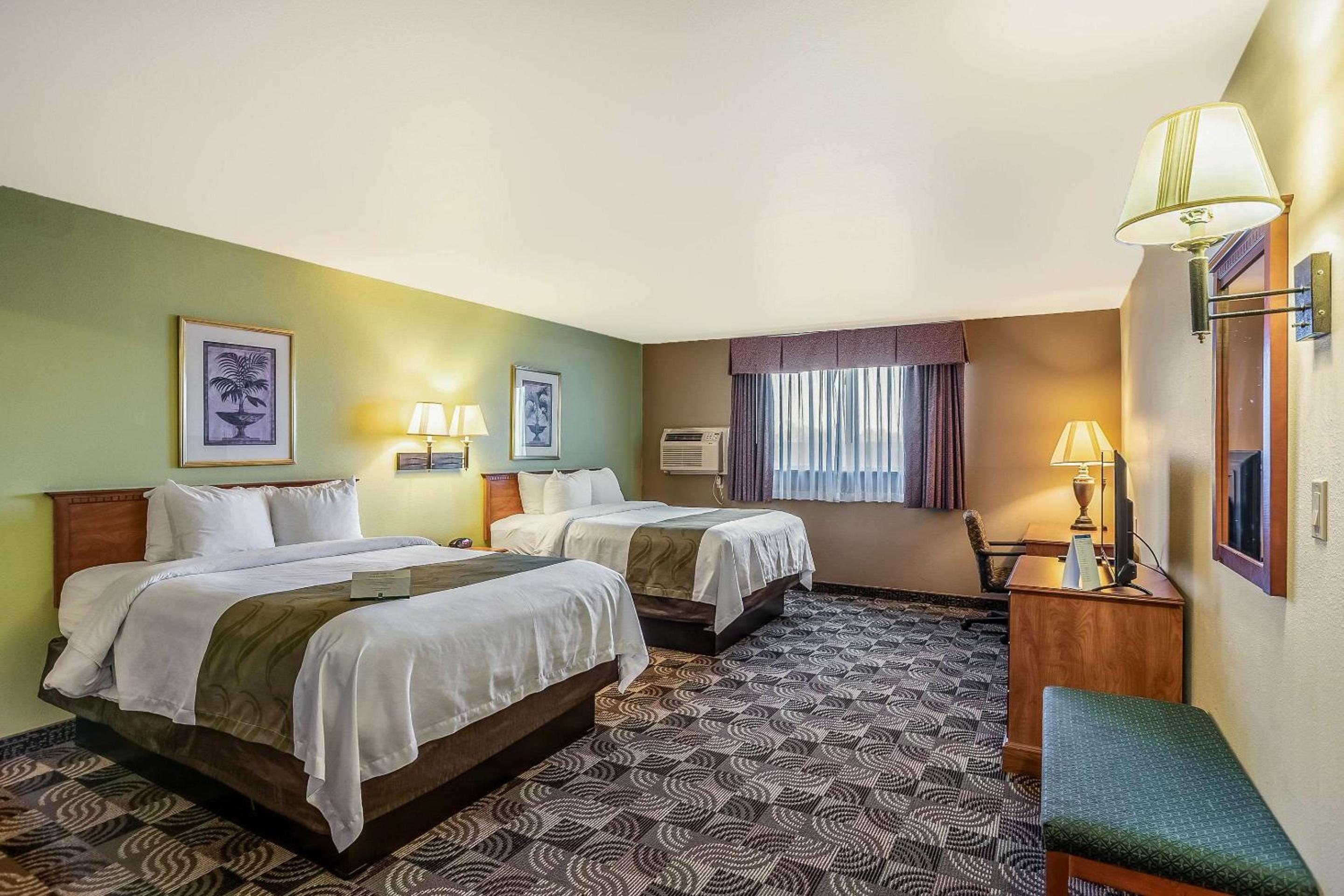 Queen Room with Two Queen Beds - Non-Smoking - Photo 1