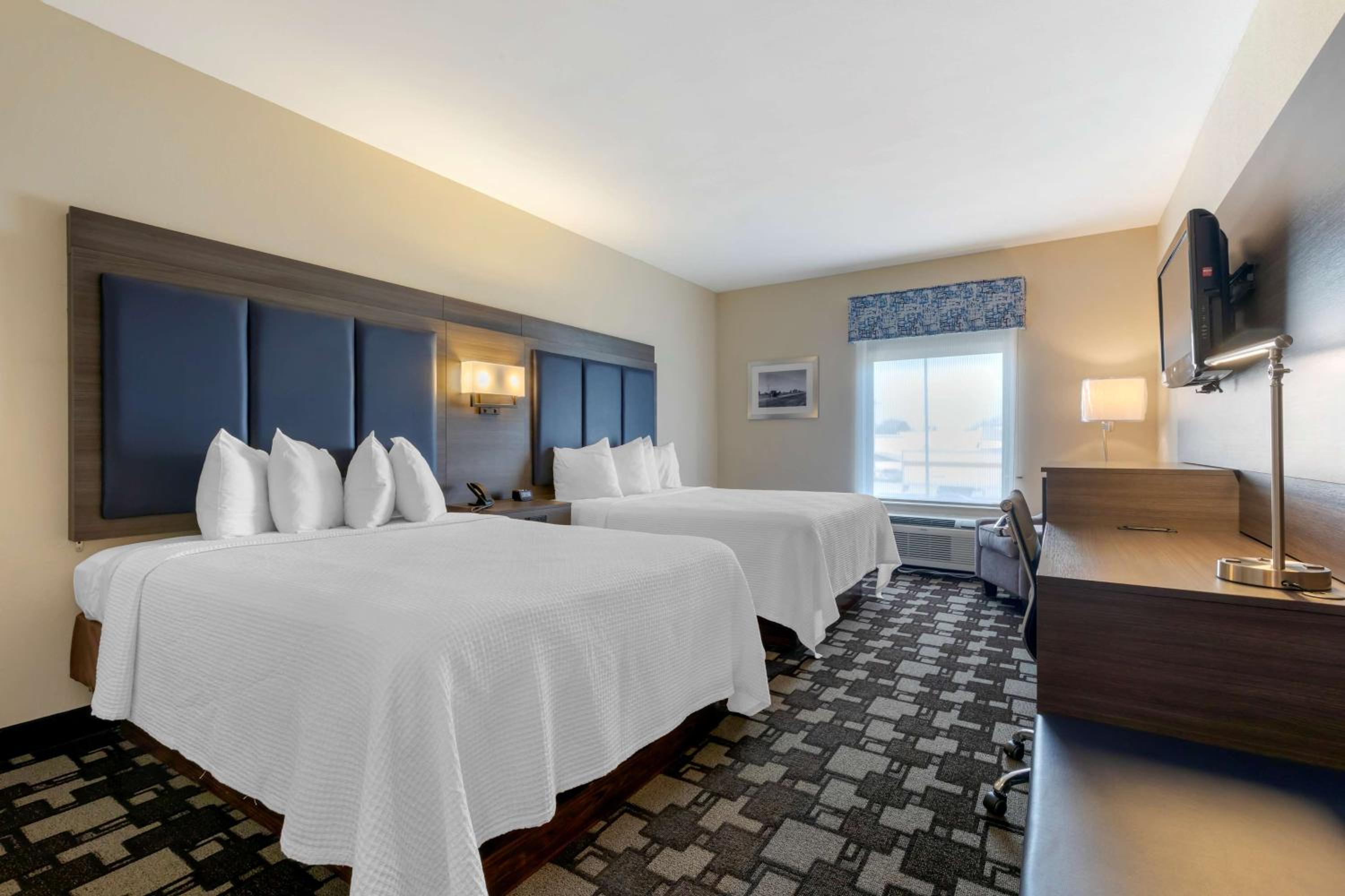 Queen Room with Two Queen Beds - Non-Smoking