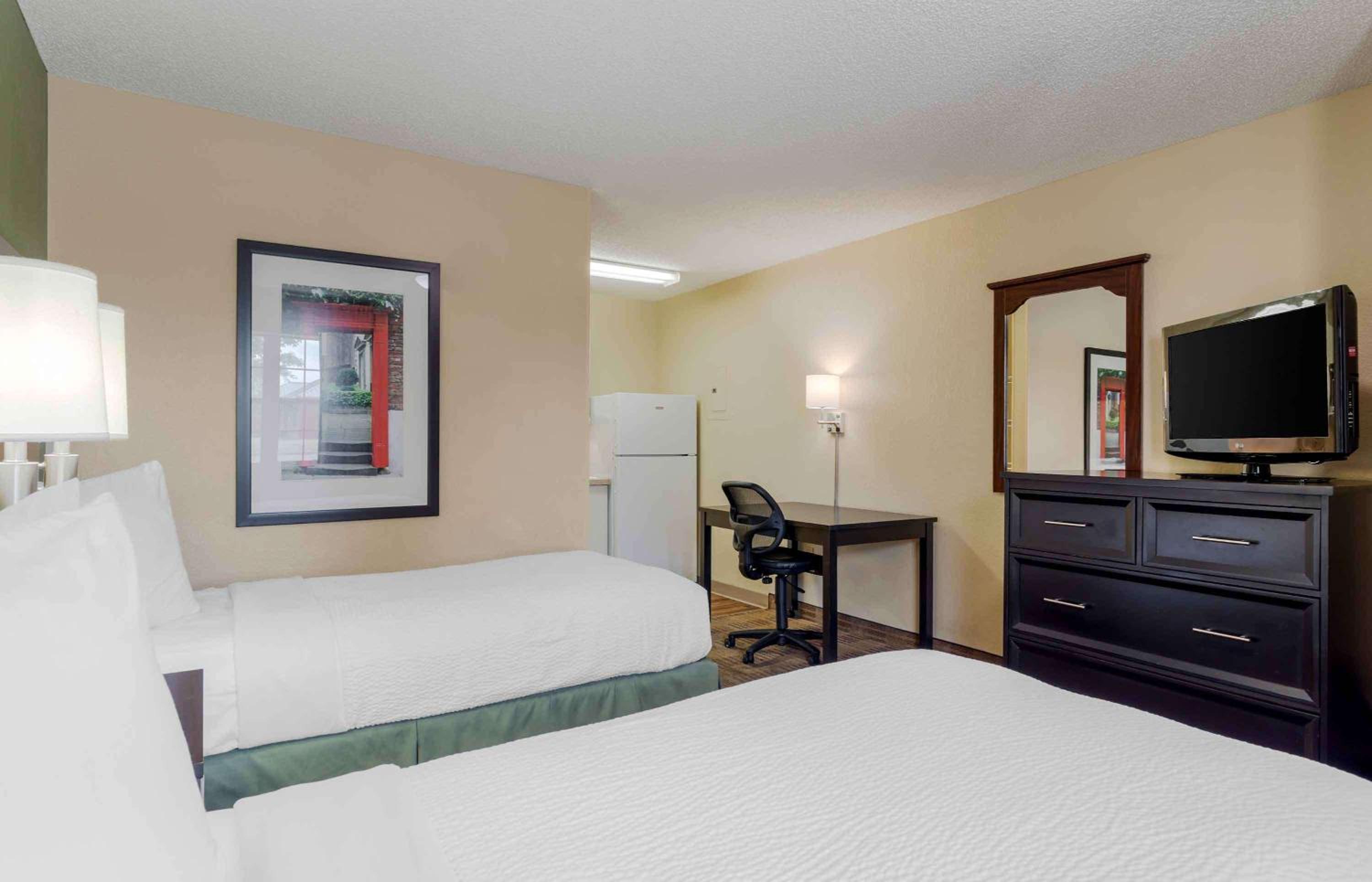 Studio with 2 Twin Beds - Non-Smoking - Photo 4