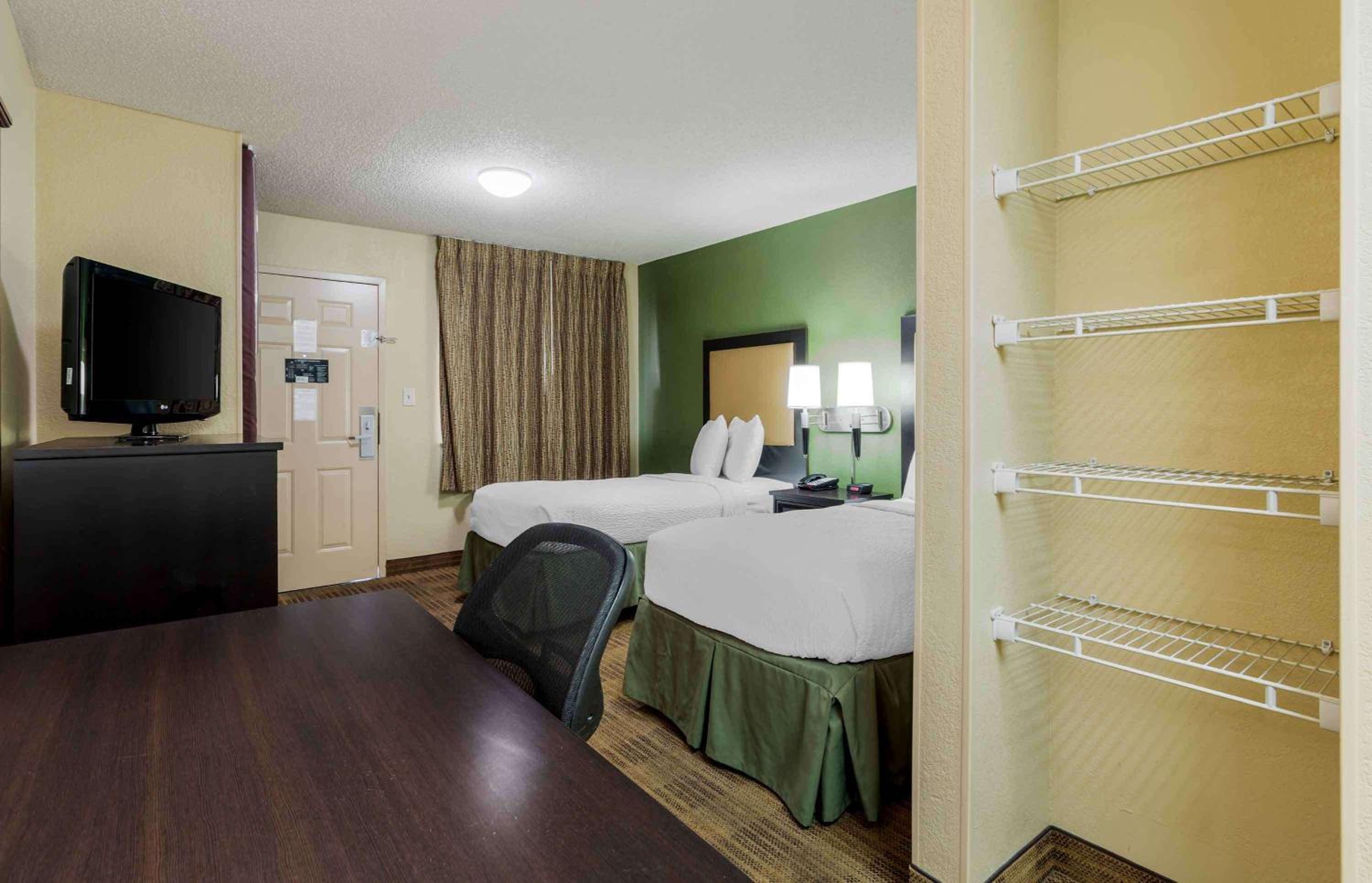 Studio with 2 Twin Beds - Non-Smoking - Photo 3