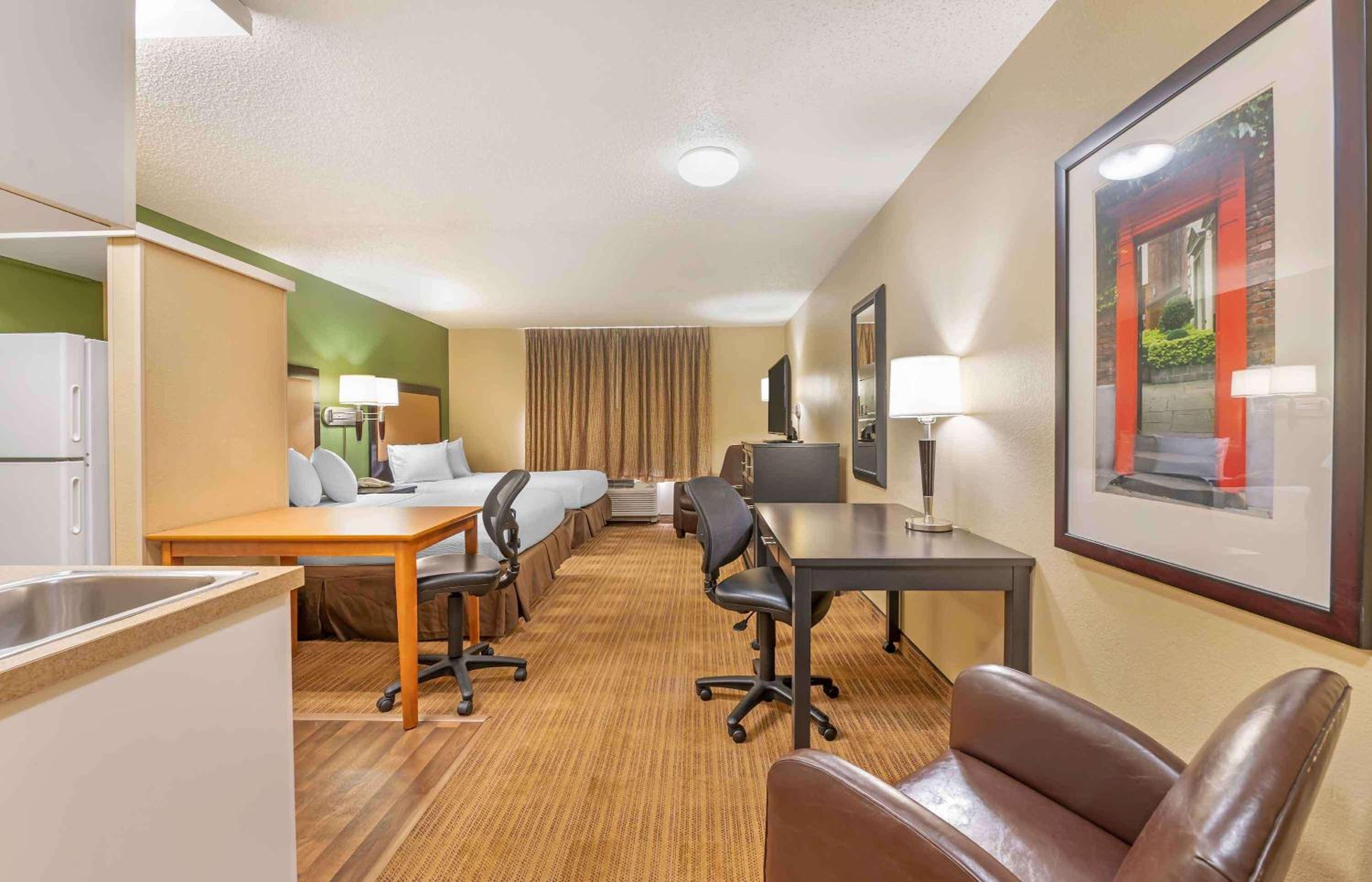 Studio with Two Double Beds - Non-Smoking - Photo 7