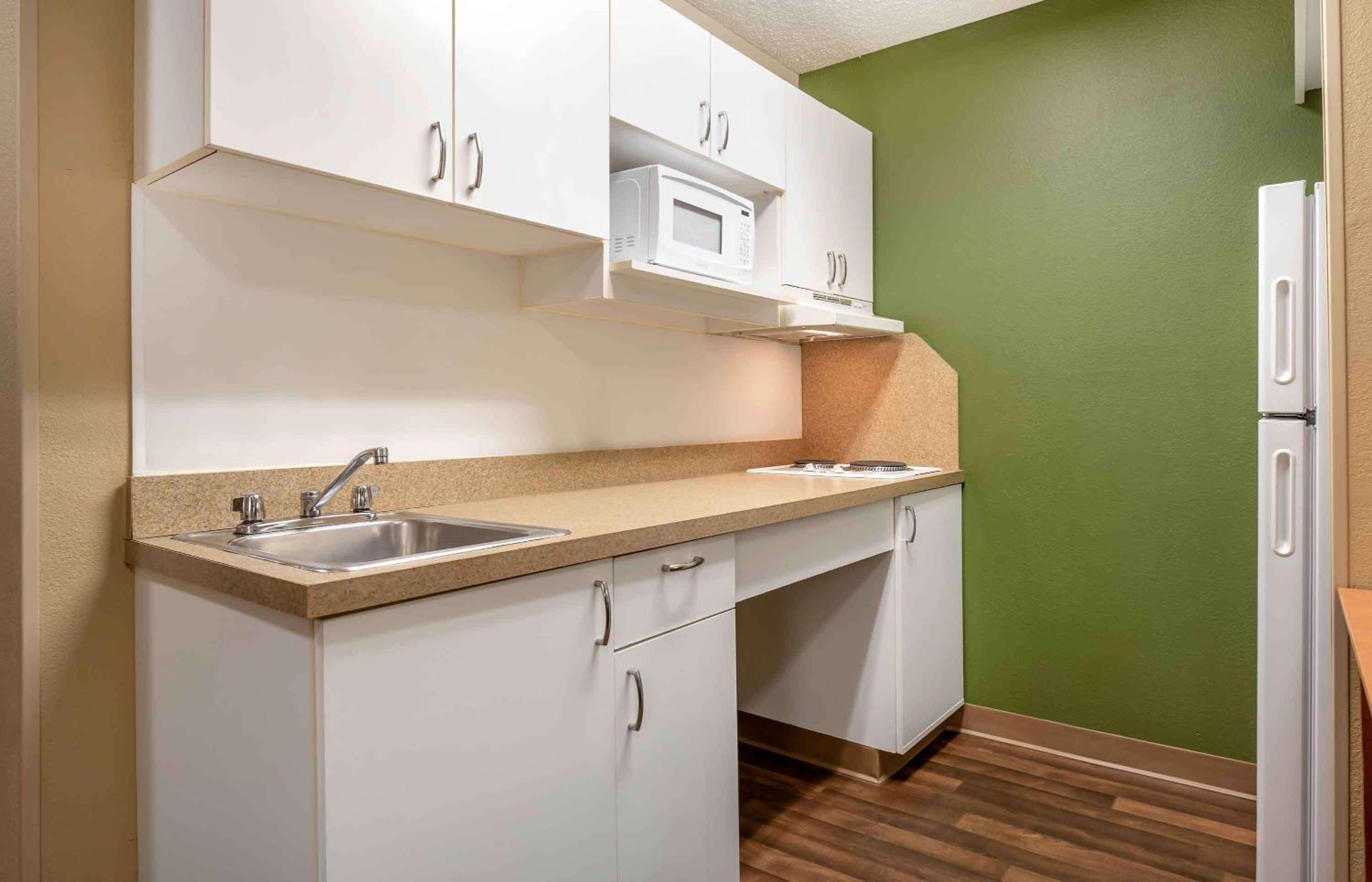 Studio with Two Double Beds - Non-Smoking - Photo 9