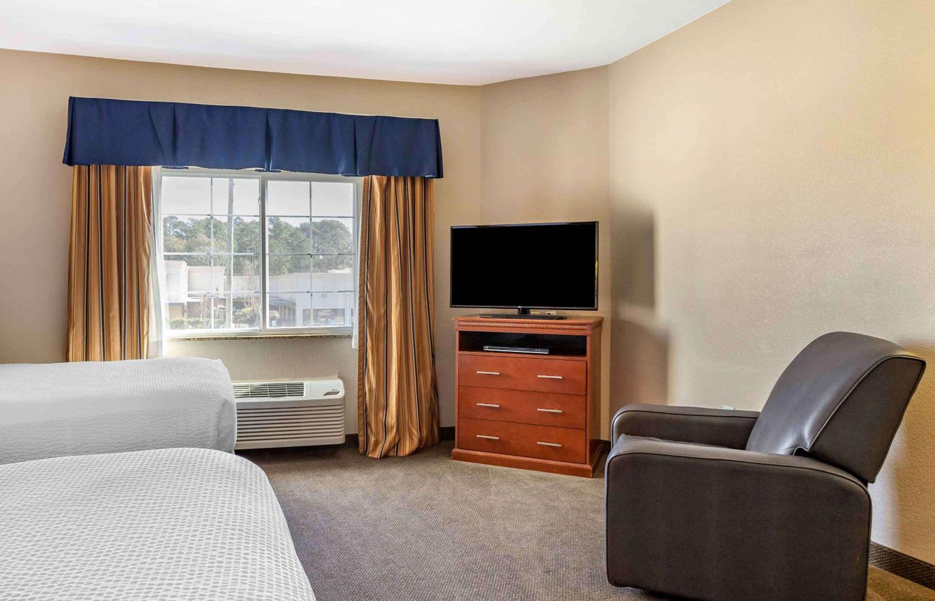 Double Studio with Two Double Beds - Photo 9
