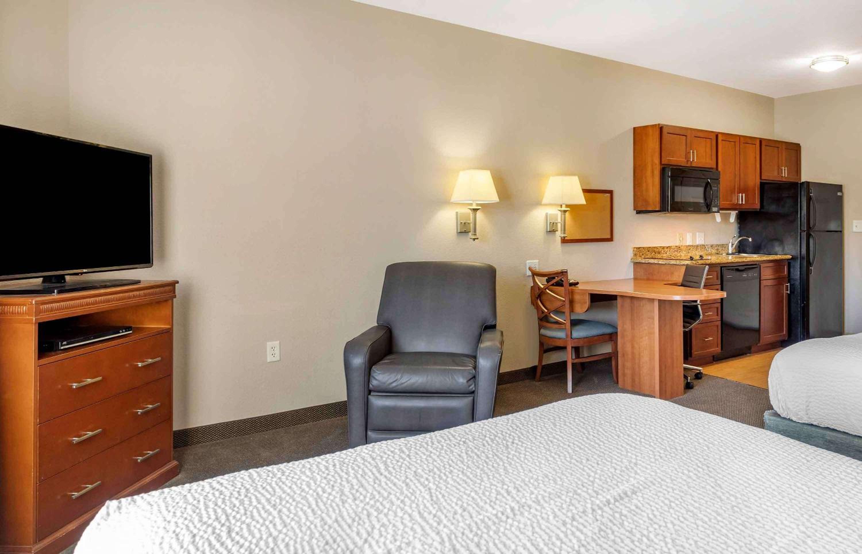 Double Studio with Two Double Beds - Photo 7