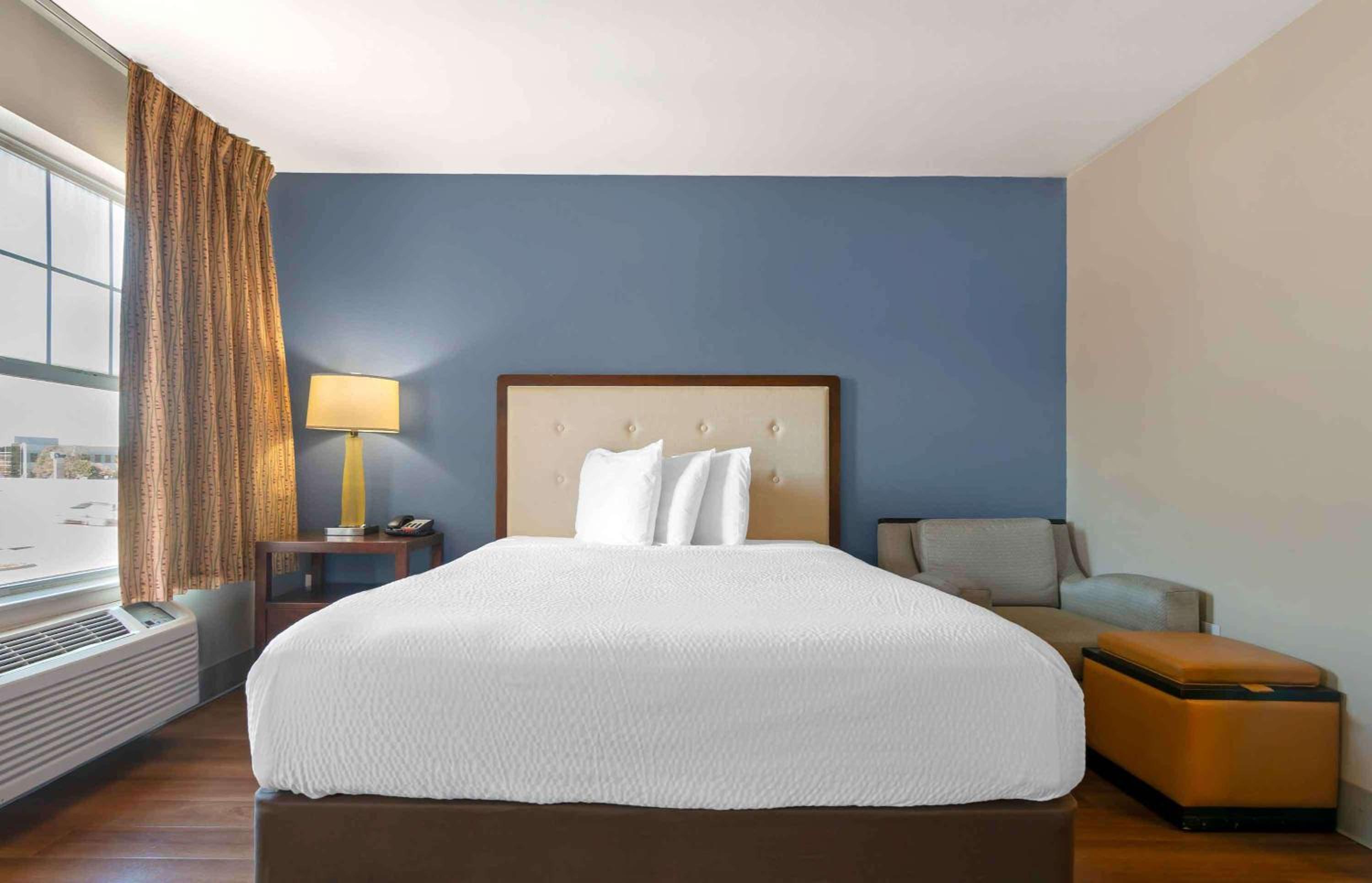 Studio with 2 Queen Beds - Non-Smoking - Photo 1