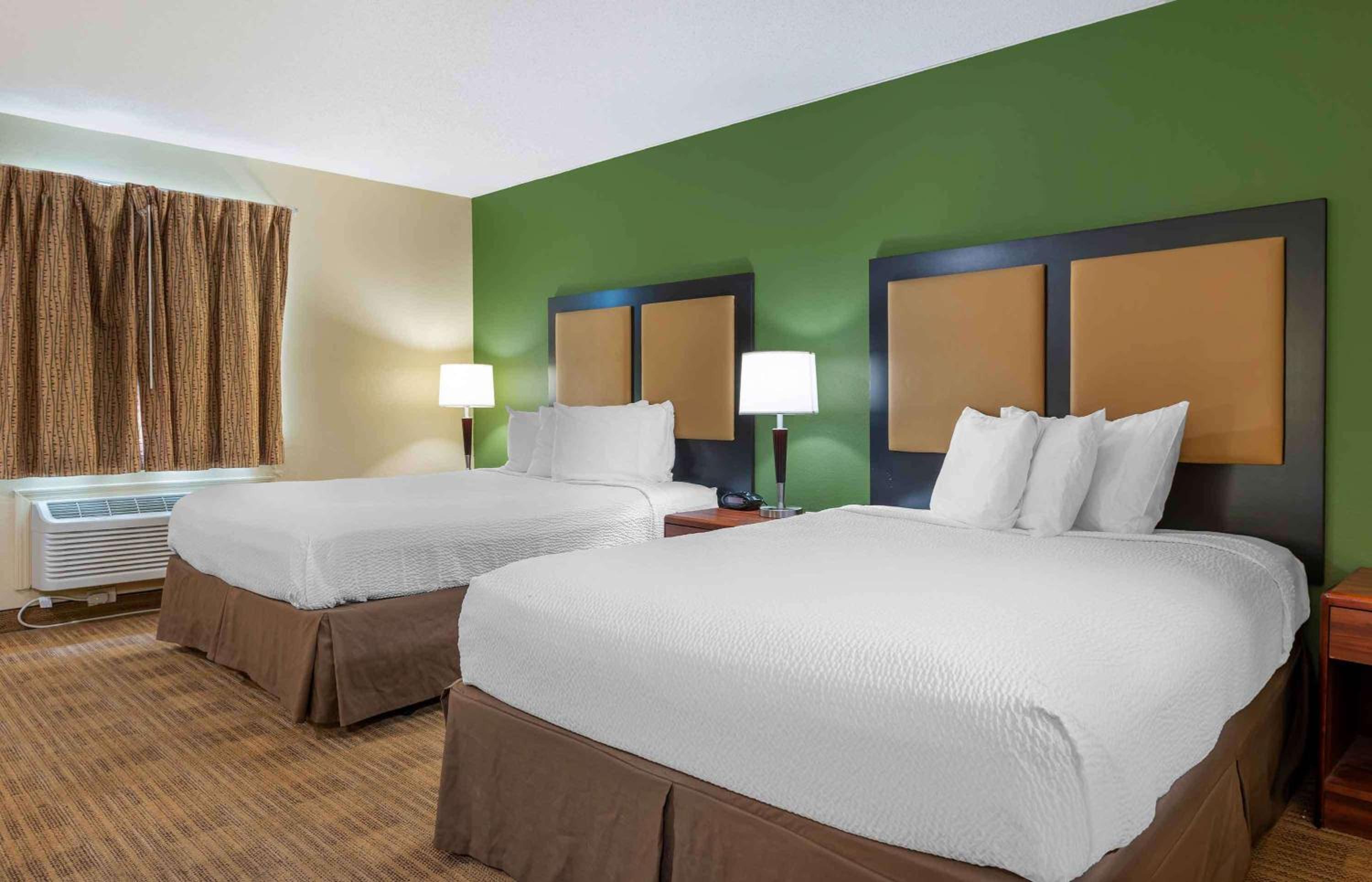 Deluxe Studio with Two Queen Beds - Non-Smoking - Photo 1