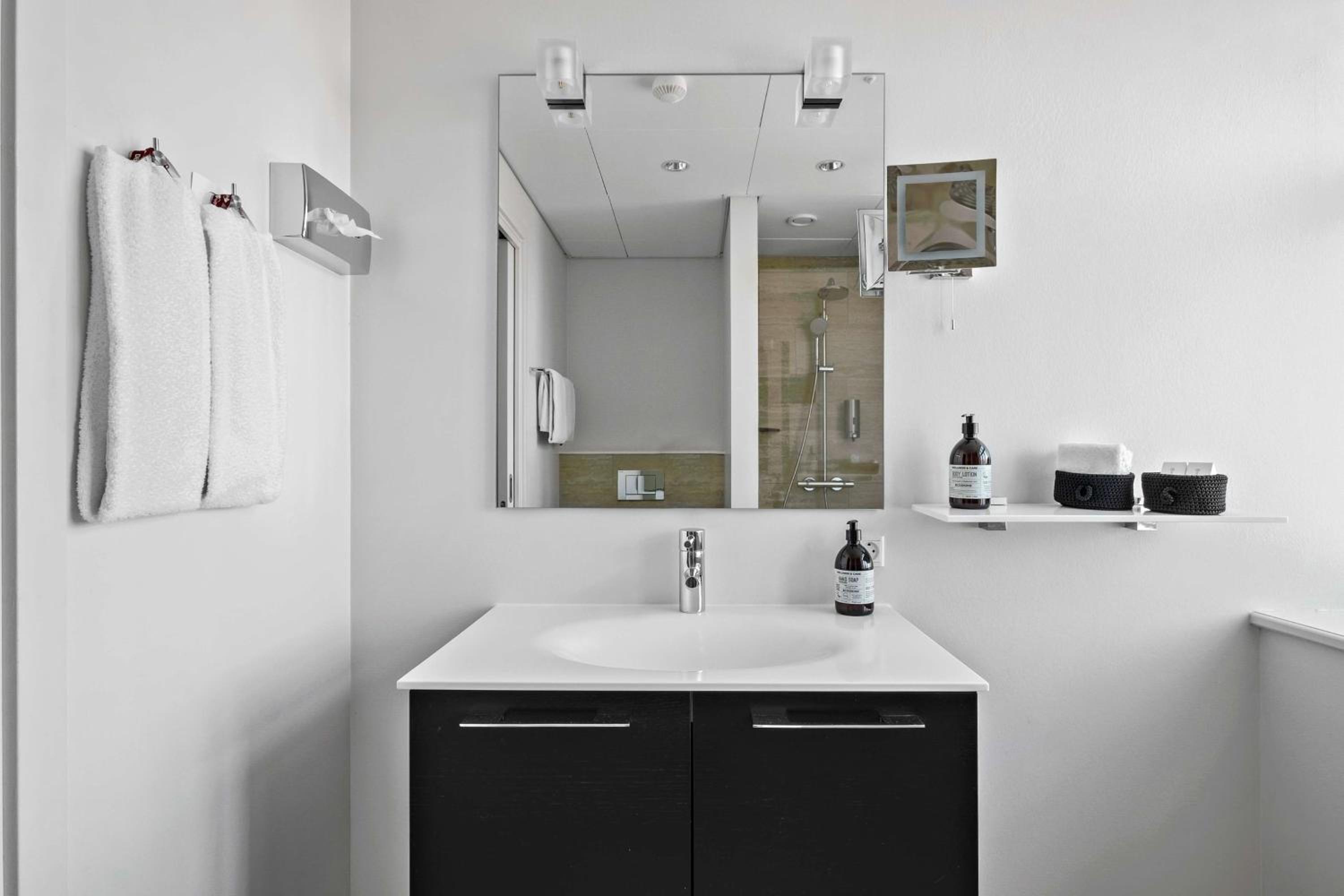 Standard Twin Room - Non-Smoking - Photo 5