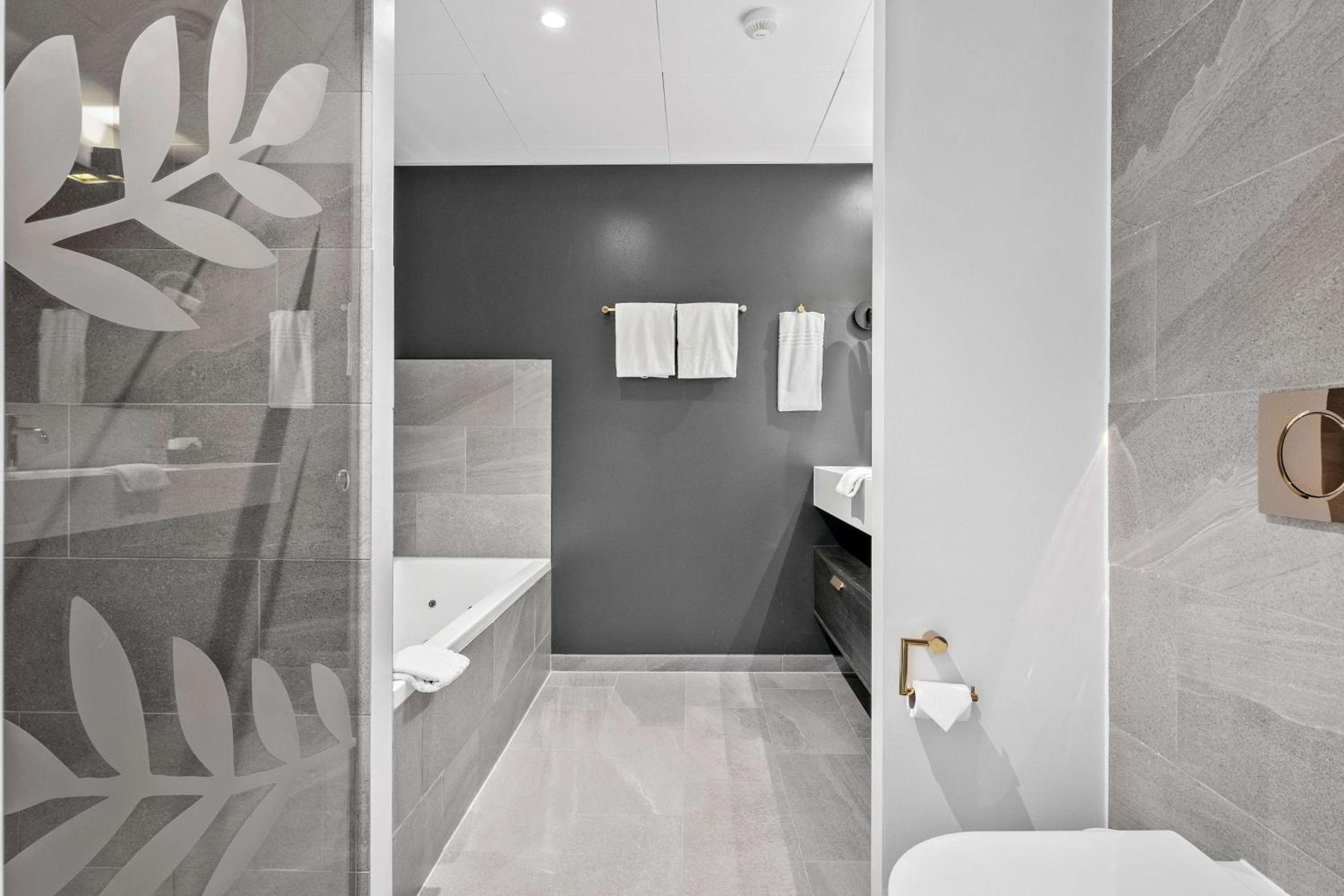 Executive Twin Room - Non-Smoking - Photo 4