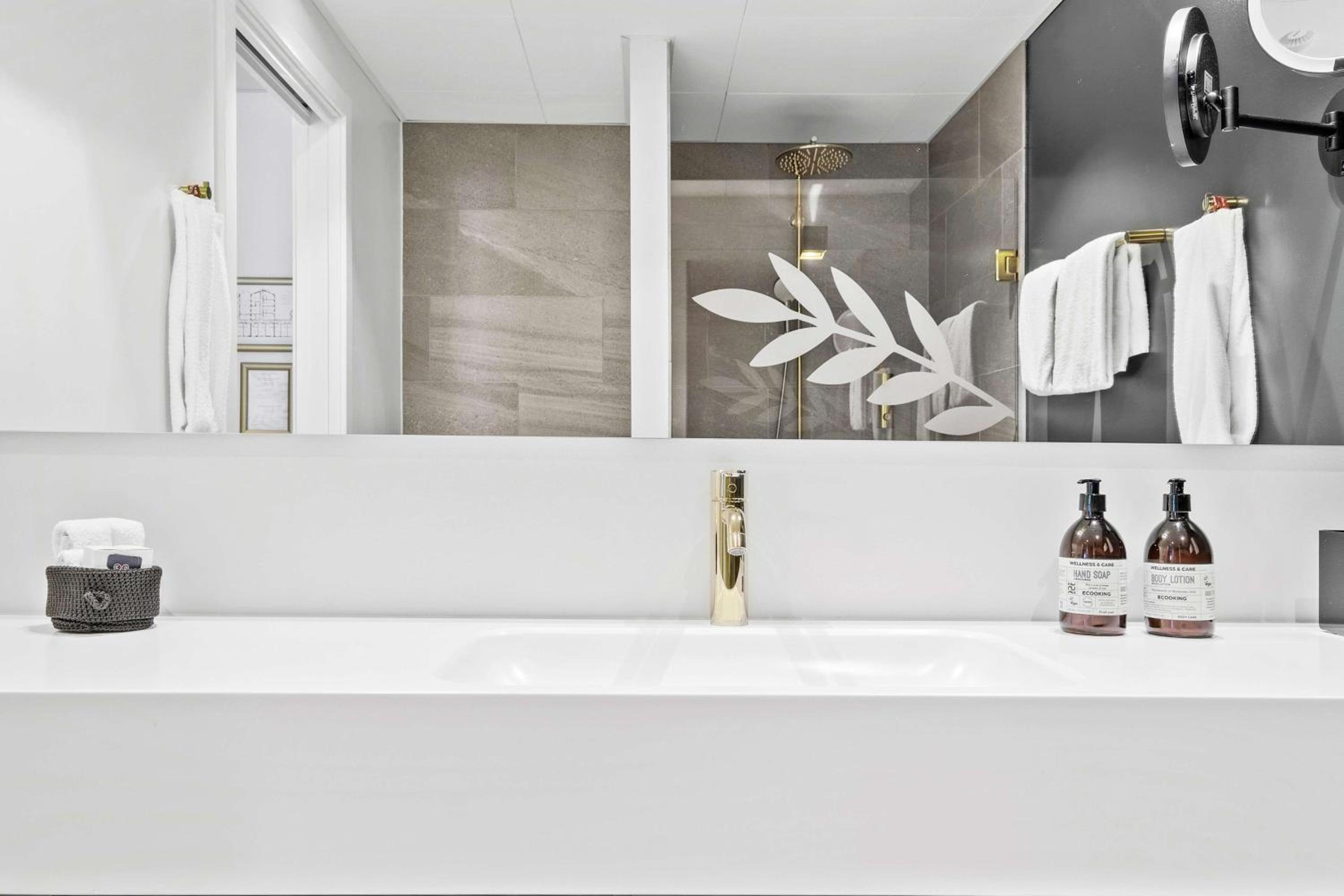 Executive Twin Room - Non-Smoking - Photo 6
