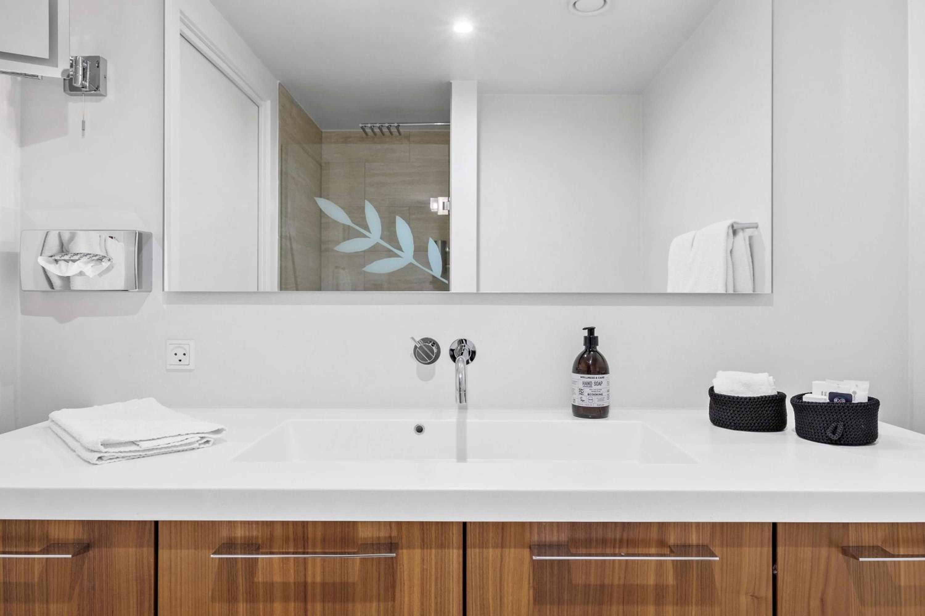 Business Twin Room - Non-Smoking - Photo 7