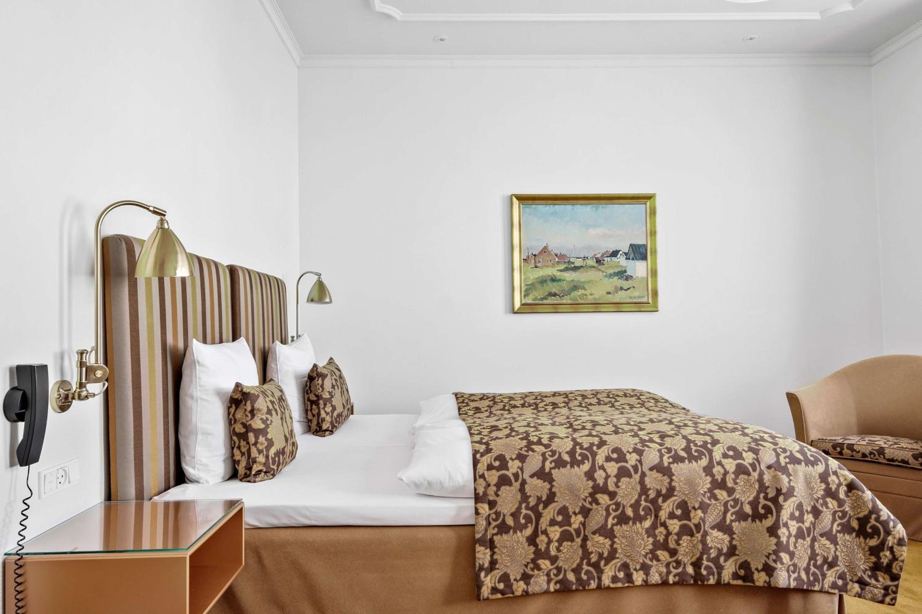 Business Twin Room - Non-Smoking - Photo 1