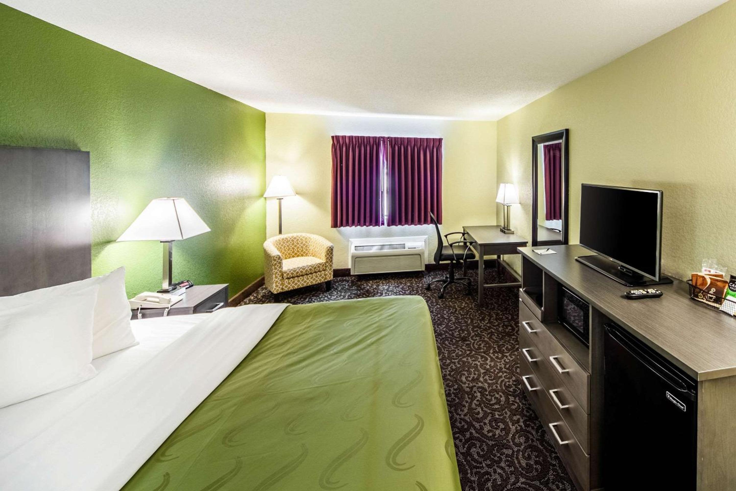 King Room - Non-Smoking - Photo 1