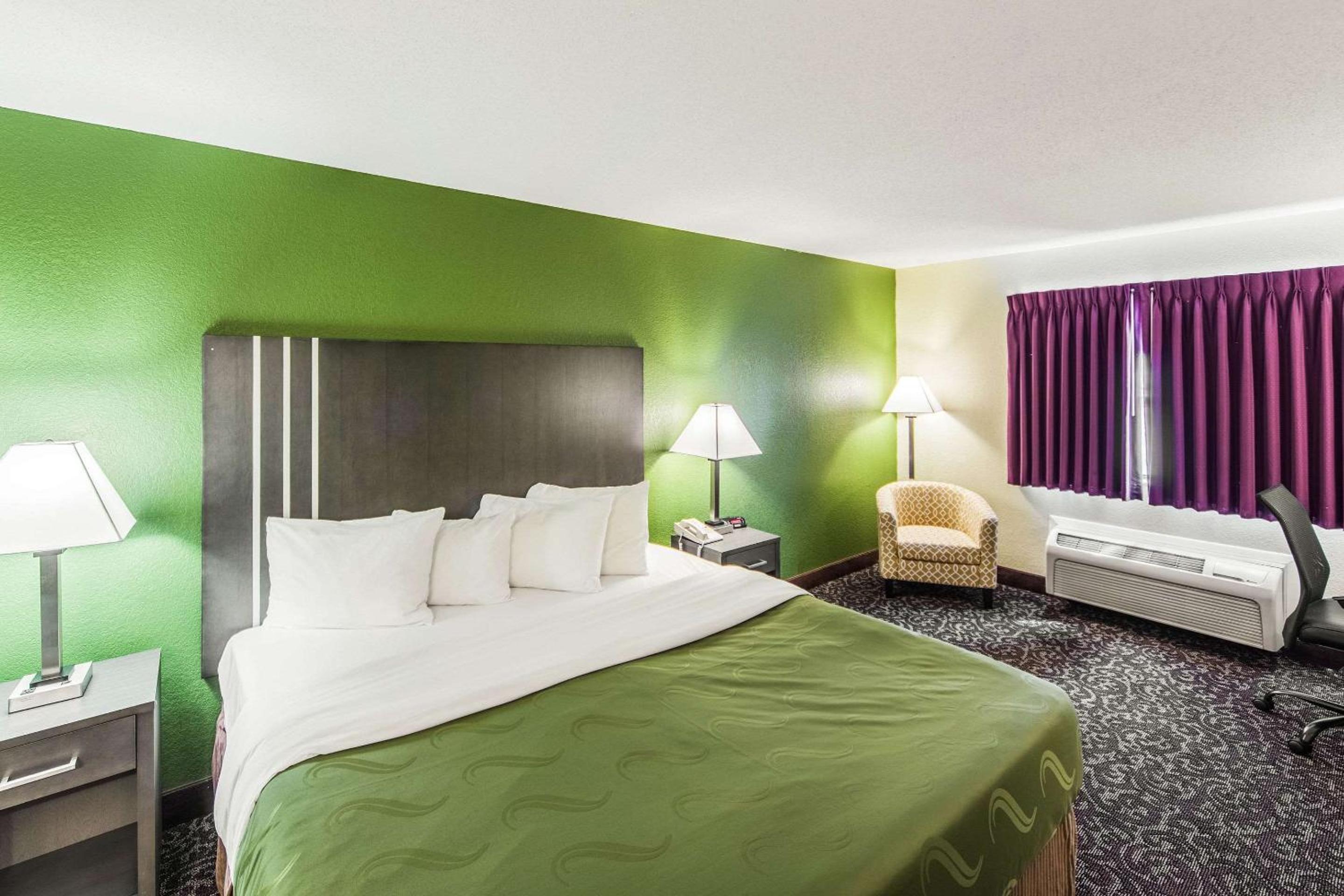 King Room - Non-Smoking - Photo 5