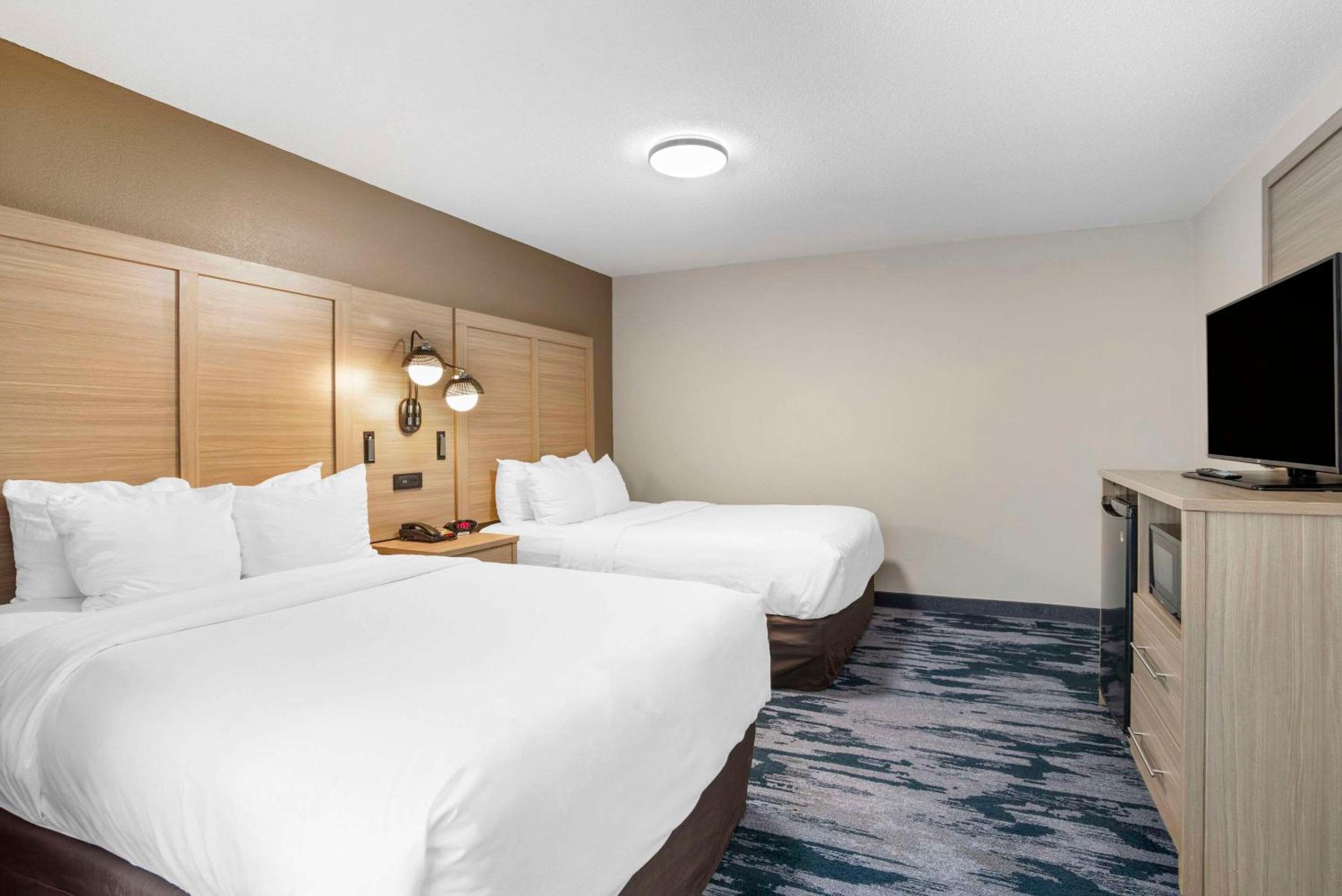 Suite with Two Double Beds - Accessible/Non-Smoking - Photo 2