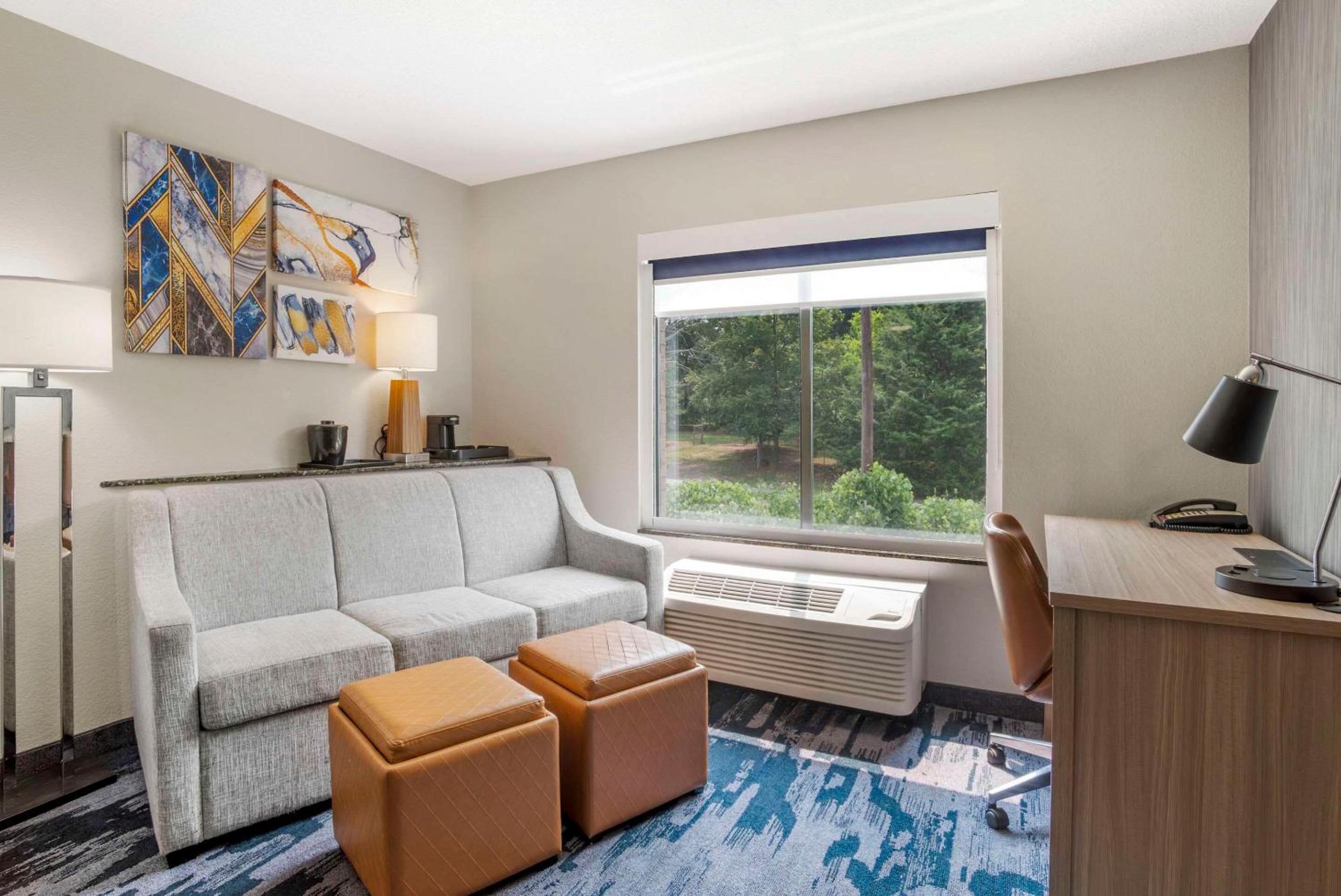 Suite with Two Double Beds - Accessible/Non-Smoking - Photo 3