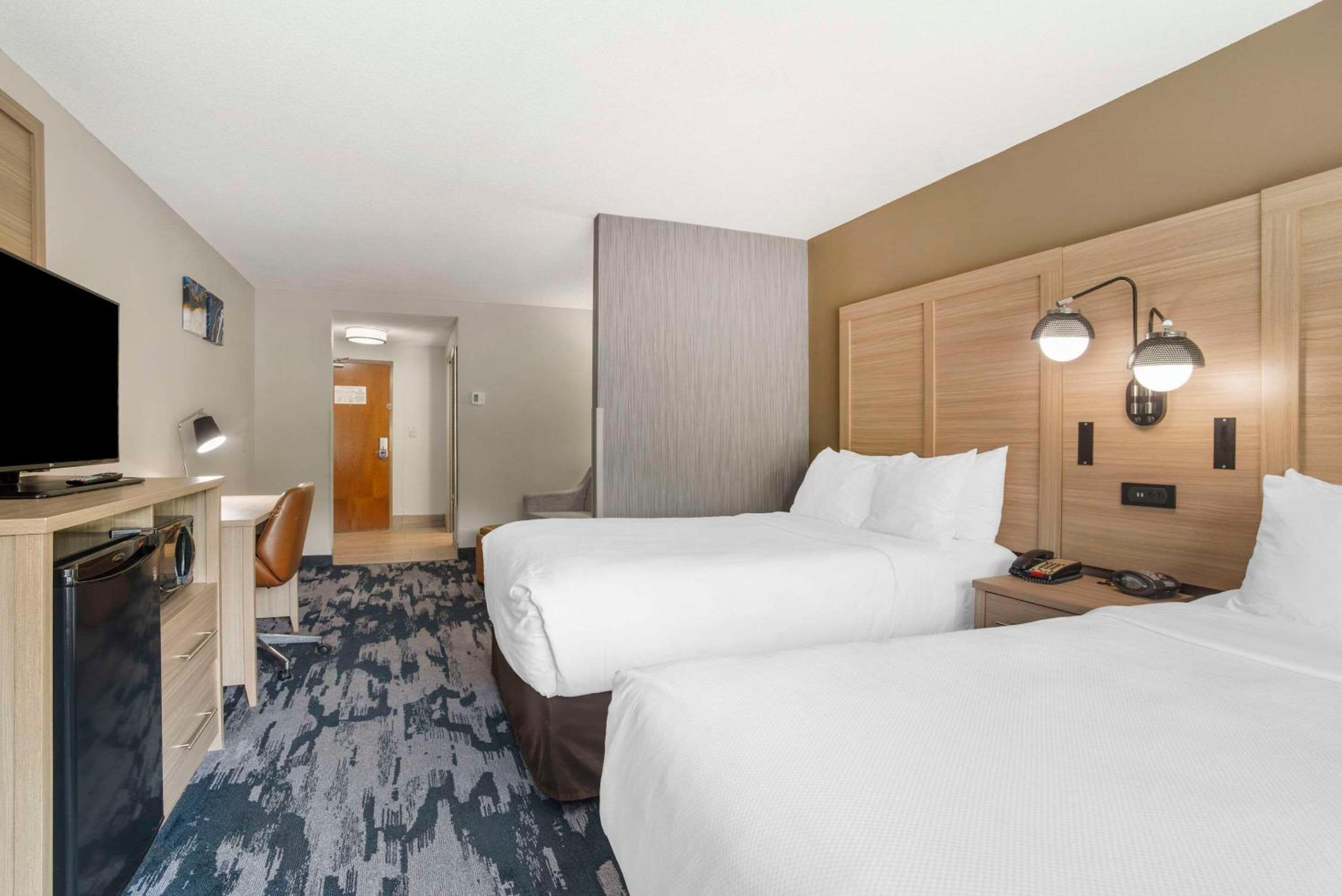 Double Suite - Non-Smoking - Photo 3