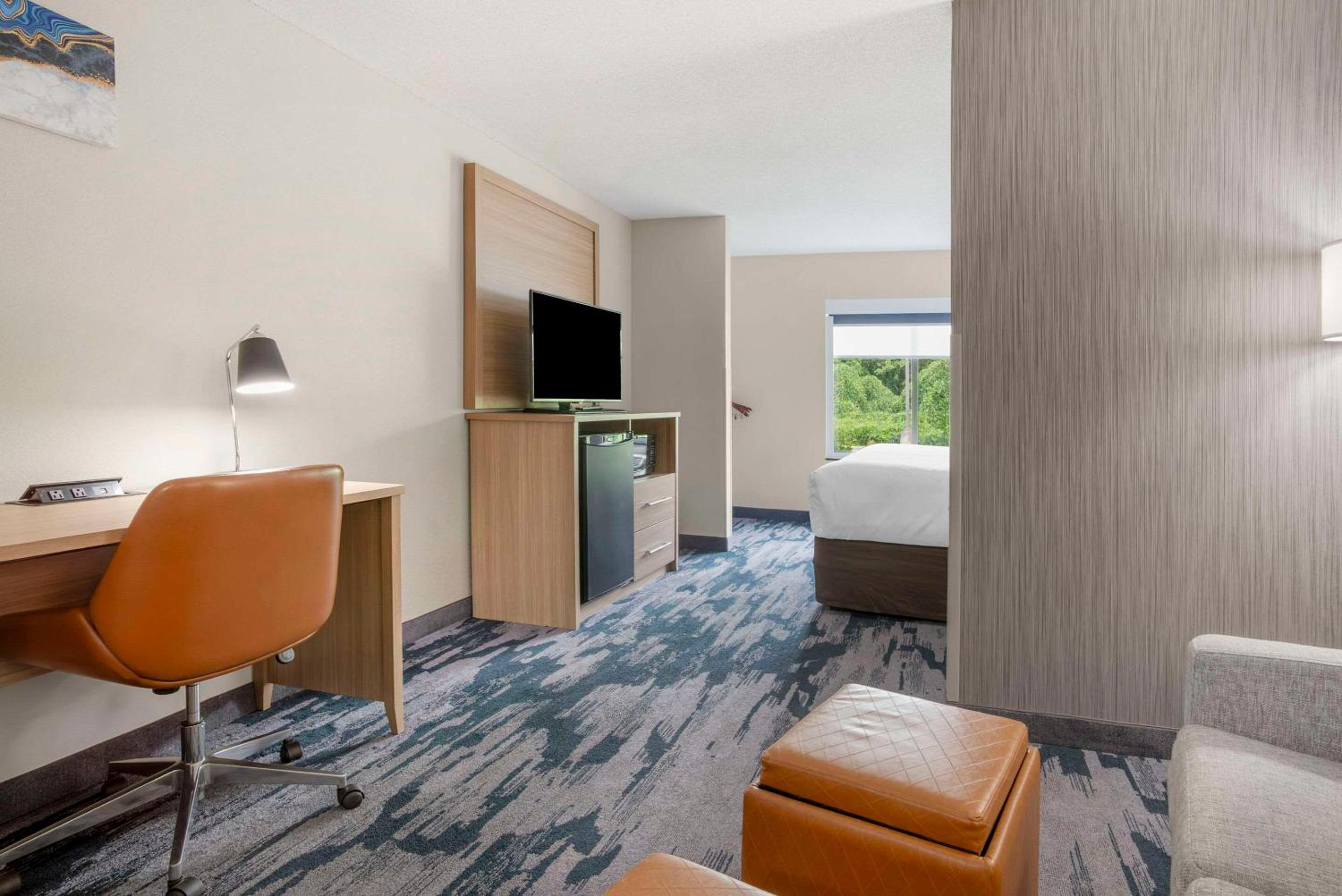 King Suite - Non-Smoking - Photo 1