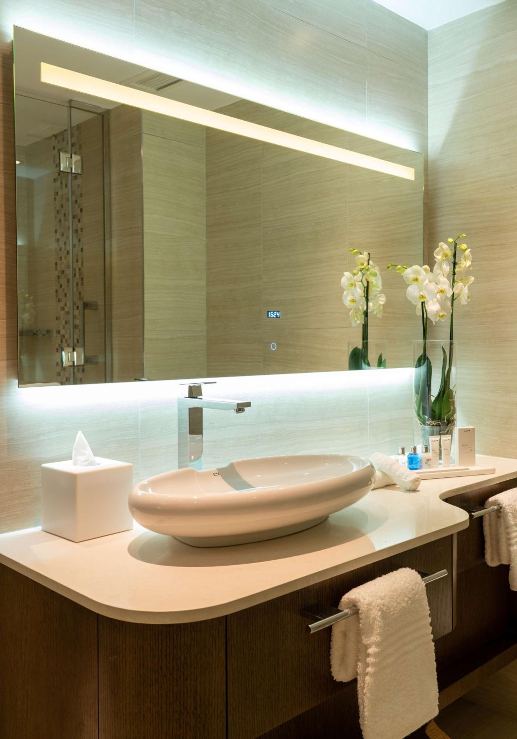 One-Bedroom Suite - Pool View & Lounge Access - Photo 5