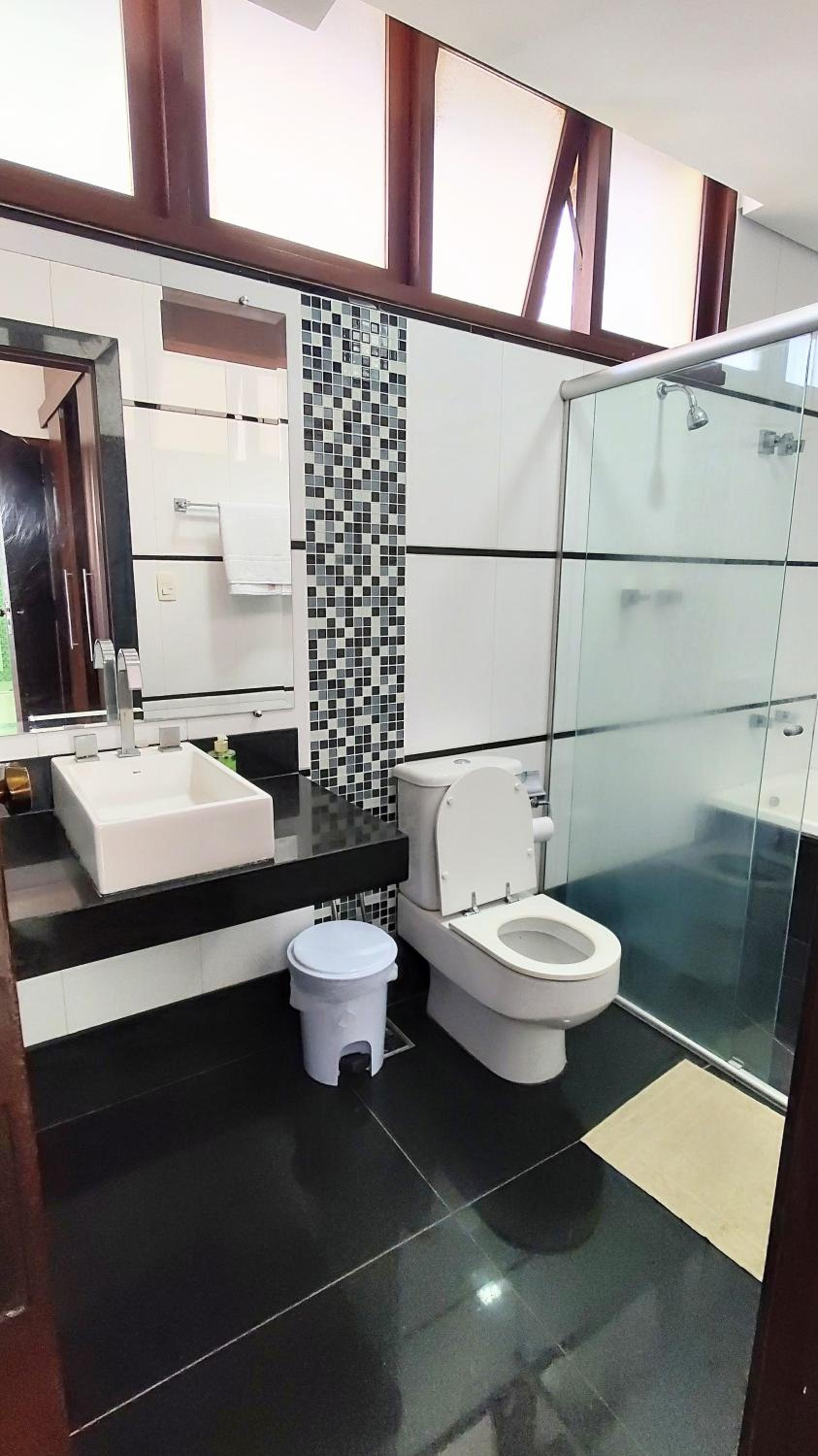 Deluxe King Suite photo 2