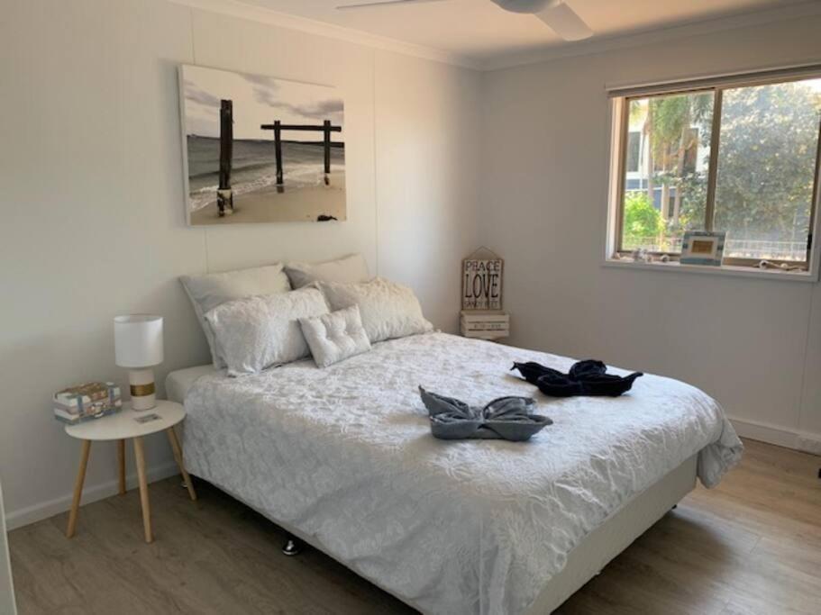 Six-Bedroom House photo 1
