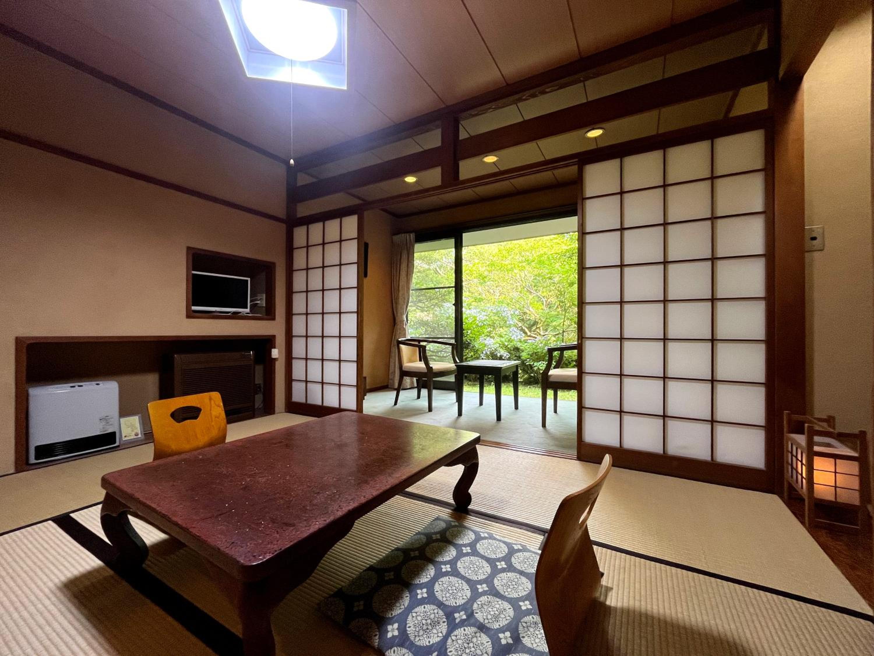 Family Room - Photo 2