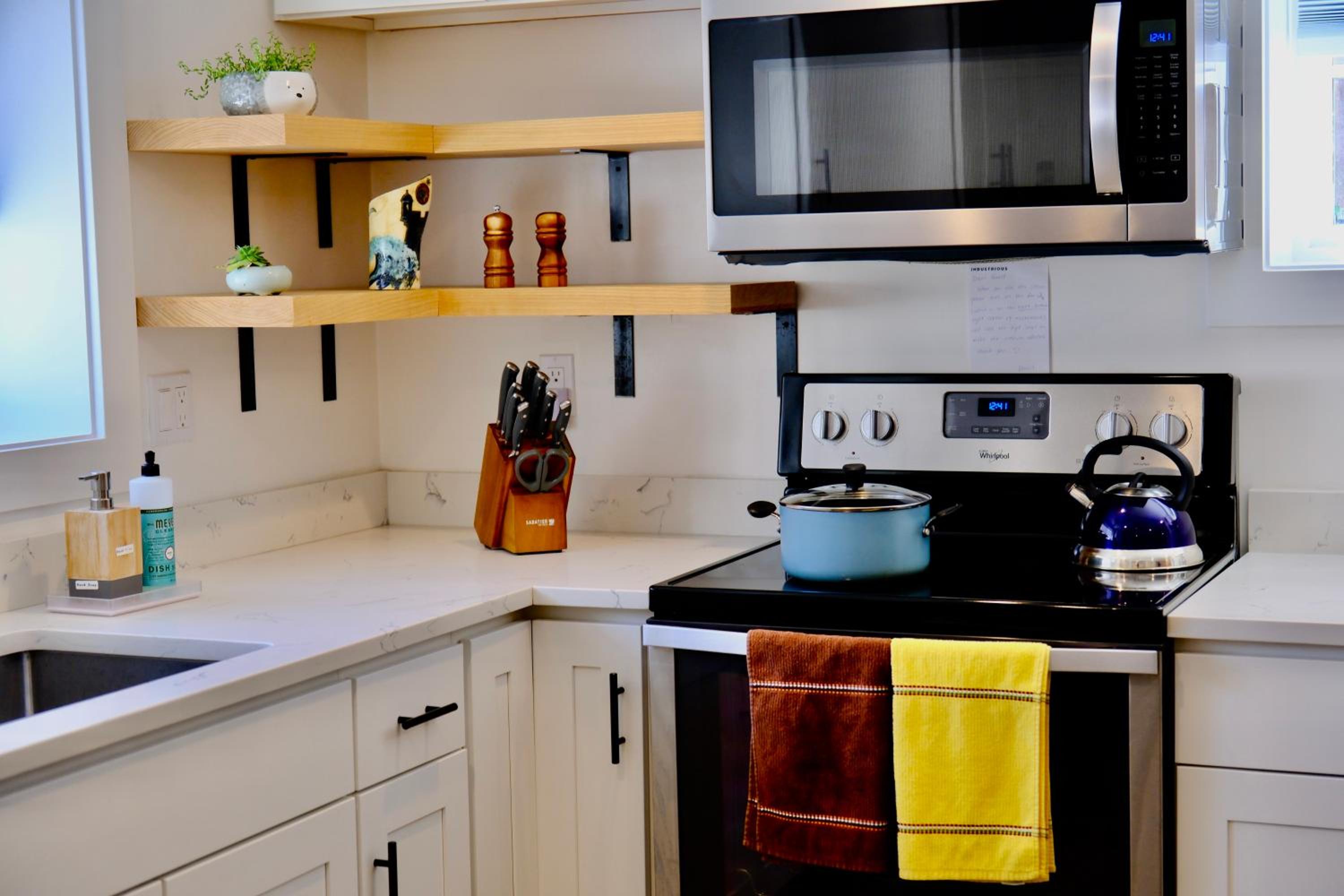 Two-Bedroom House - Photo 8