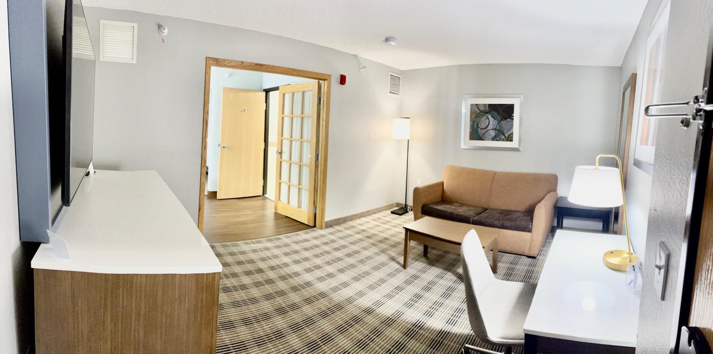Luxury One Bedroom King Suite Non Smoking - Photo 3