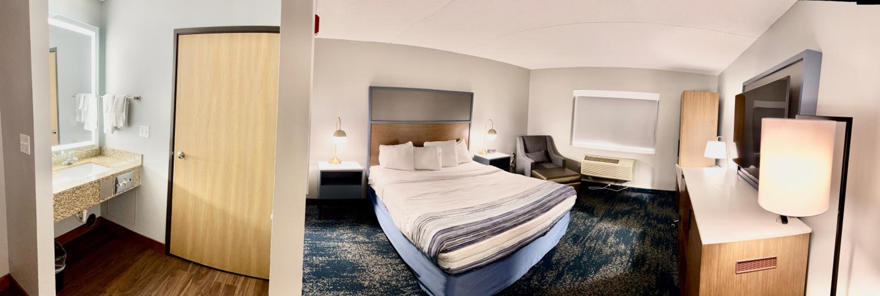King Room - Mobility Access/Non-Smoking - Photo 4