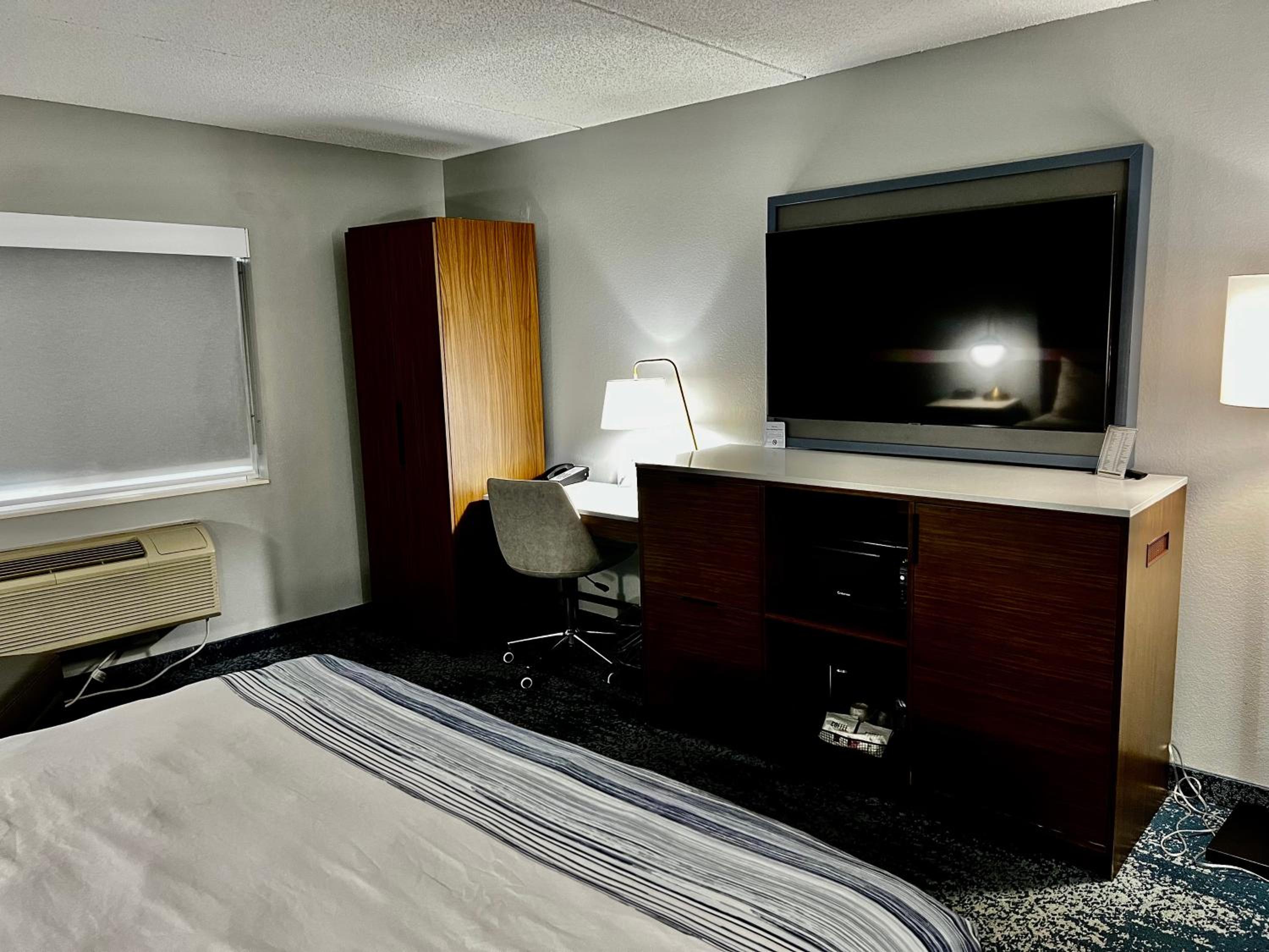 King Room - Mobility Access/Non-Smoking - Photo 5